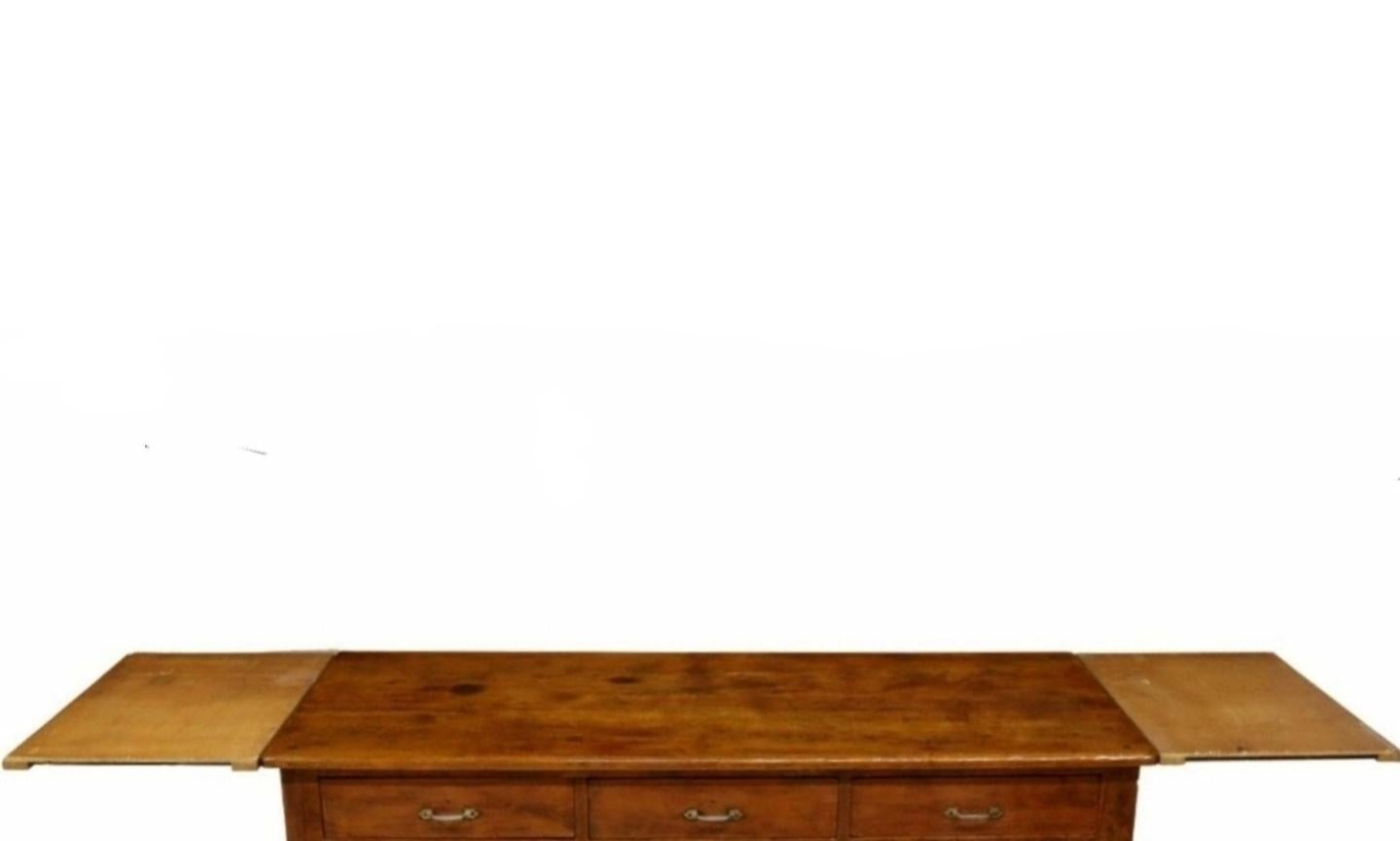 Français Antiquités County French Provincial Farmhouse Table à rallonge en pin en vente