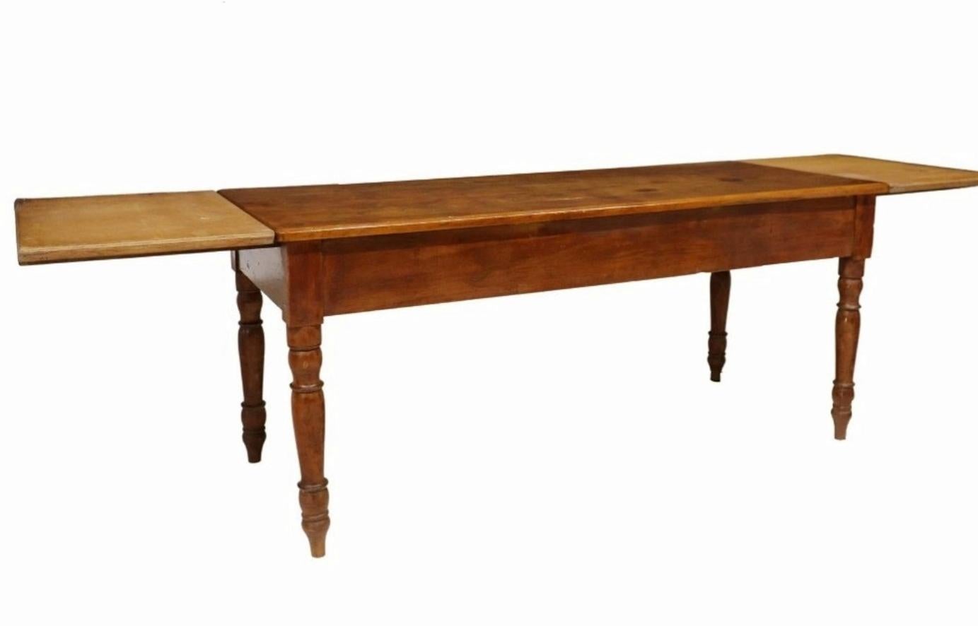 XIXe siècle Antiquités County French Provincial Farmhouse Table à rallonge en pin en vente