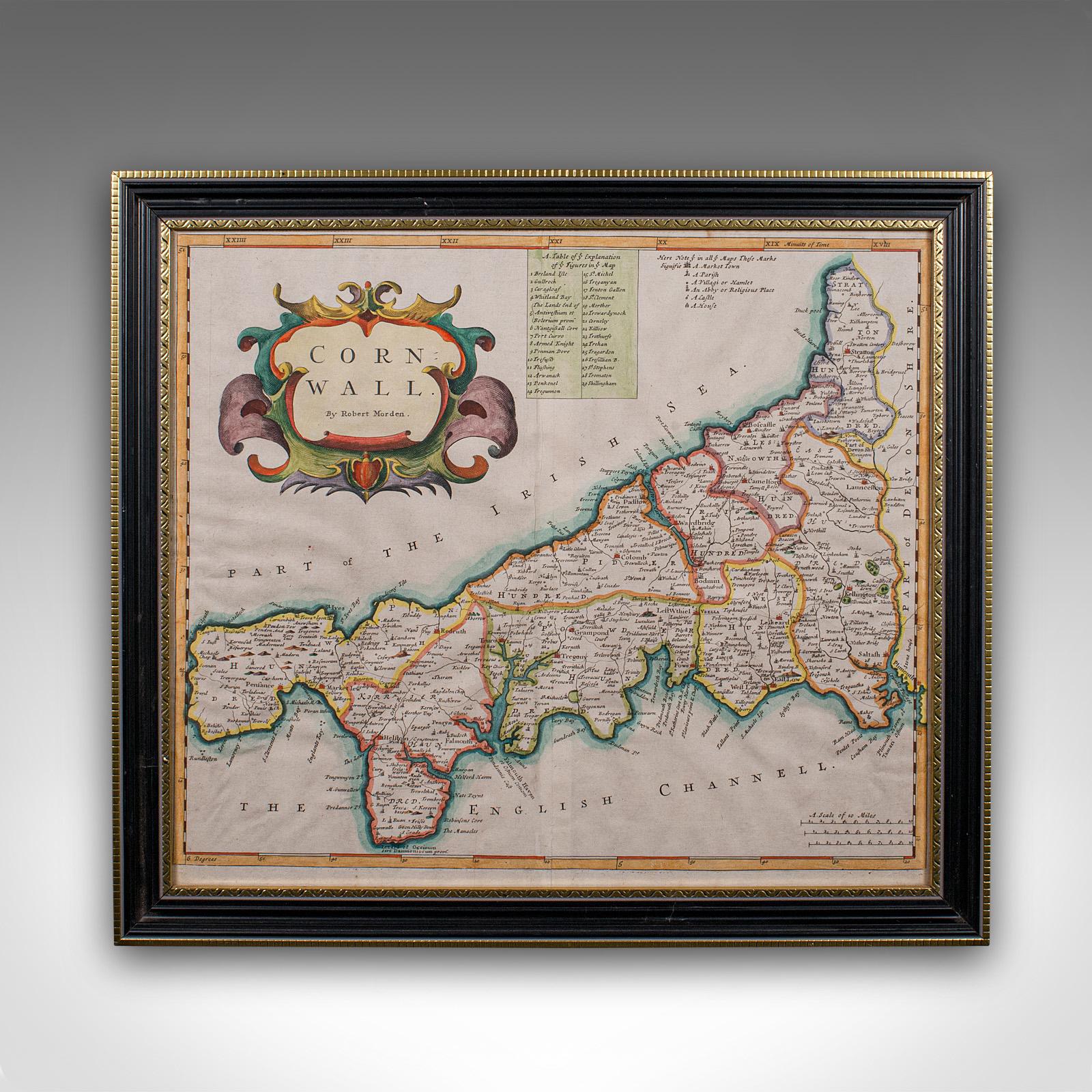 Il s'agit d'une carte ancienne de Cornouailles. Gravure d'atlas anglaise encadrée d'intérêt cartographique par Robert Morden, datant de la fin du XVIIe siècle ou plus tard.

Superbe lithographie de la Cornouailles et des détails de son comté,