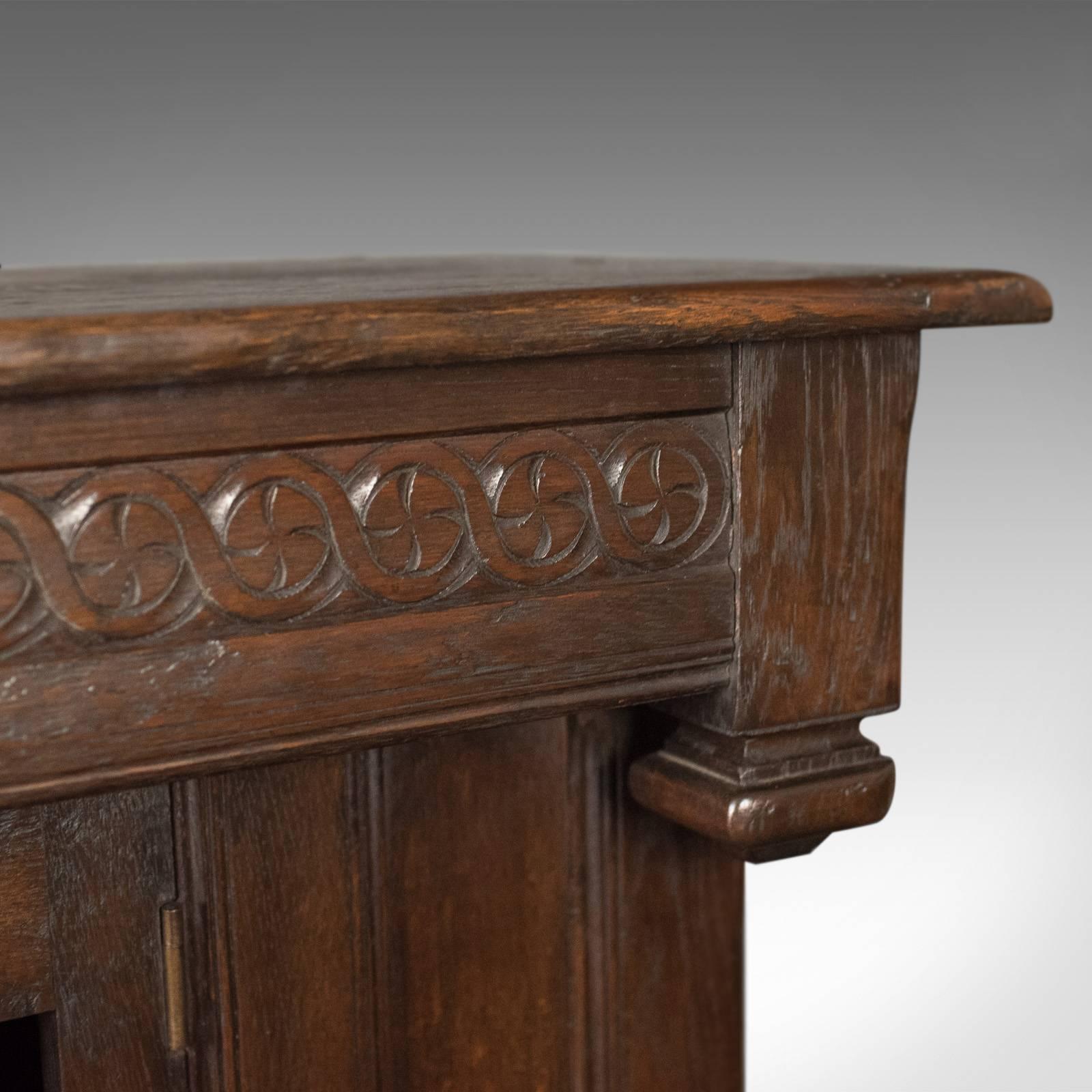 XX secolo Antica credenza di corte, stile edoardiano elisabettiano, 1910 circa in vendita