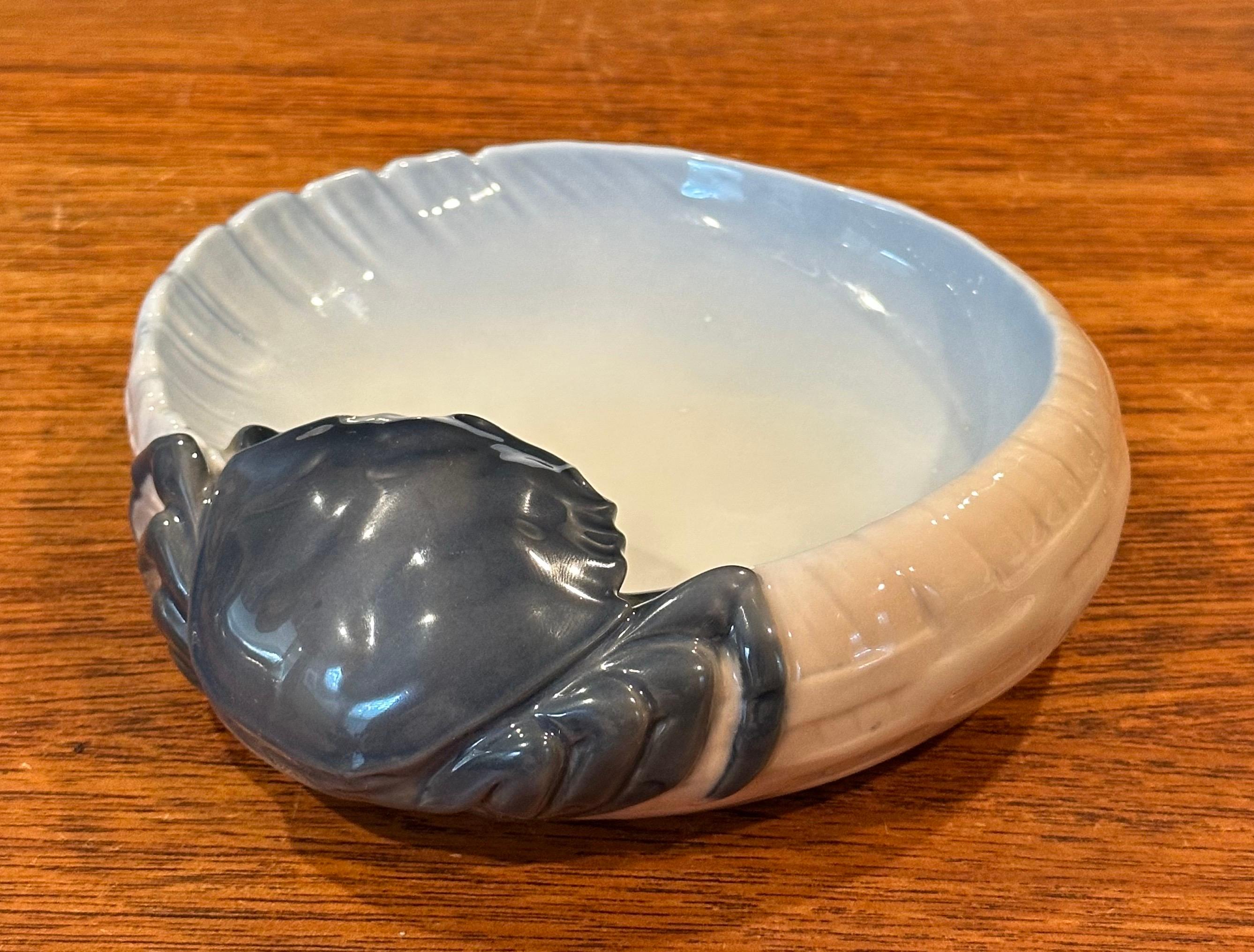 Antique Crab Bowl by Jorgen Balslov for Royal Copenhagen For Sale 2