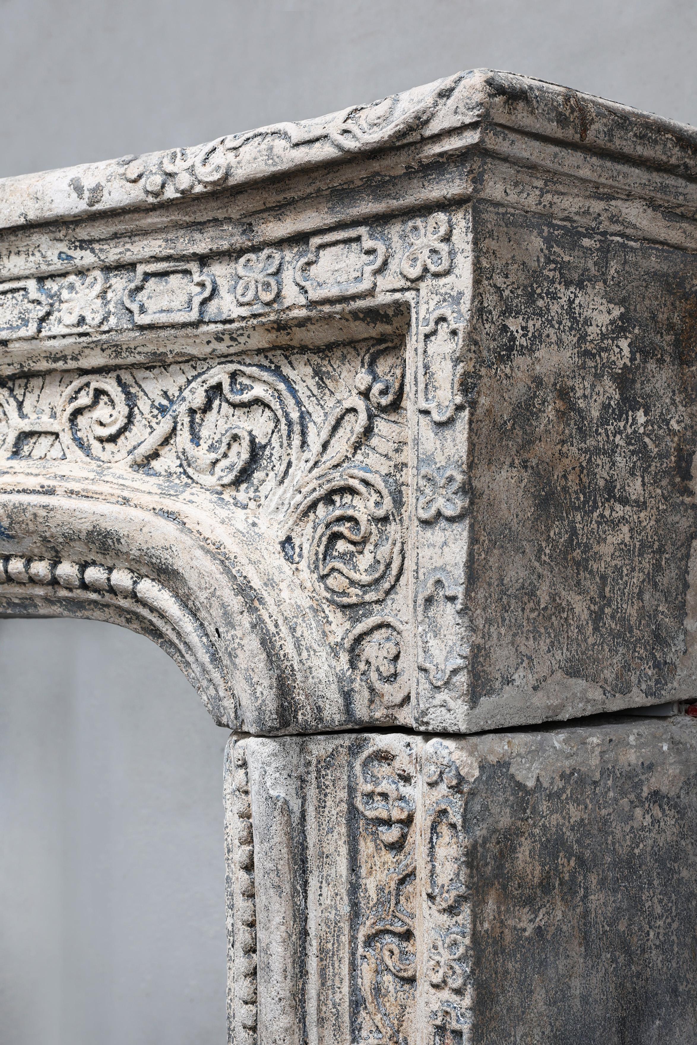 Antique crafted fireplace from the 19th century, Louis XIV For Sale 1