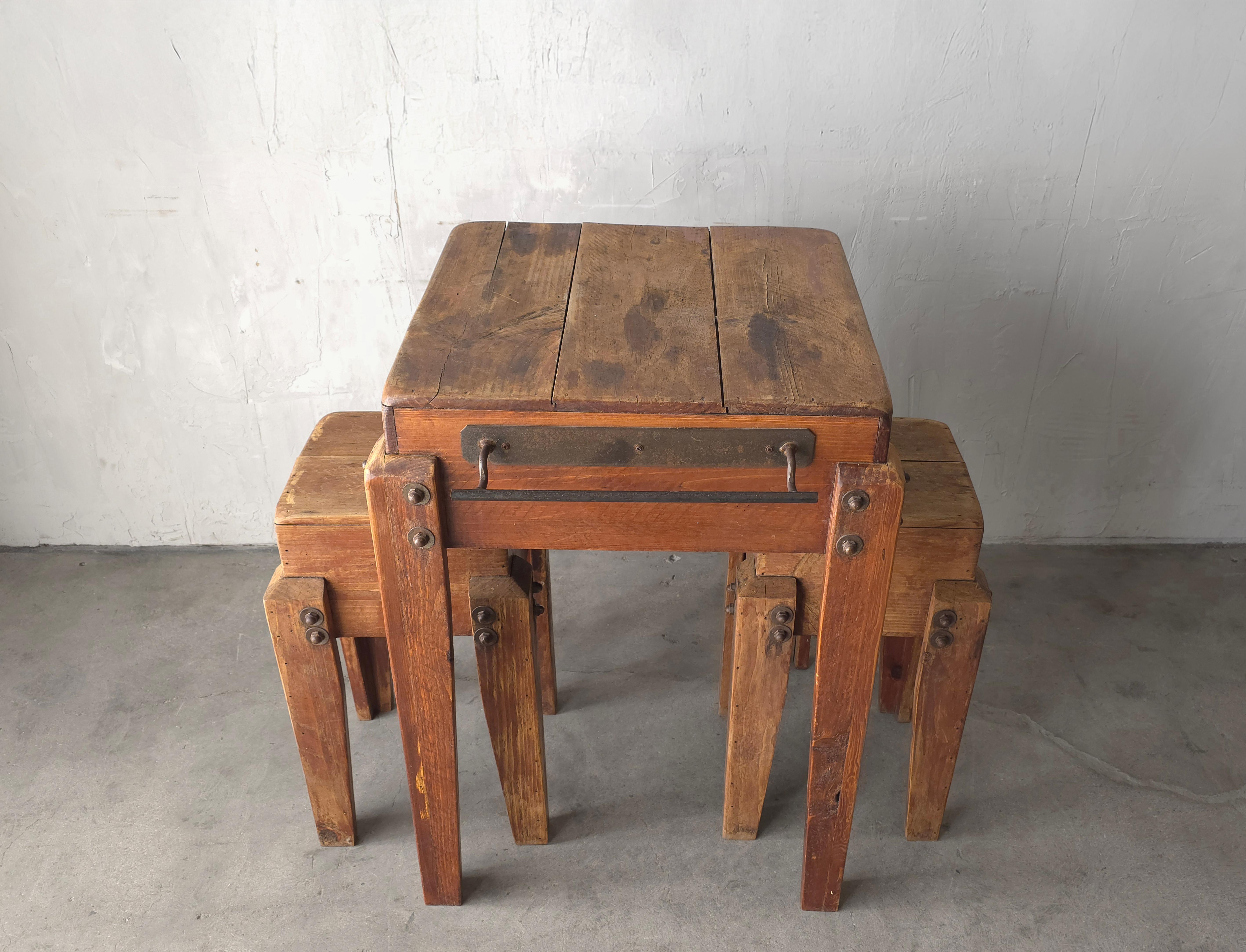 Mesa Alta y Taburetes Wabi Sabi Antiguos de Fabricación Artesana artesano estadounidense en venta