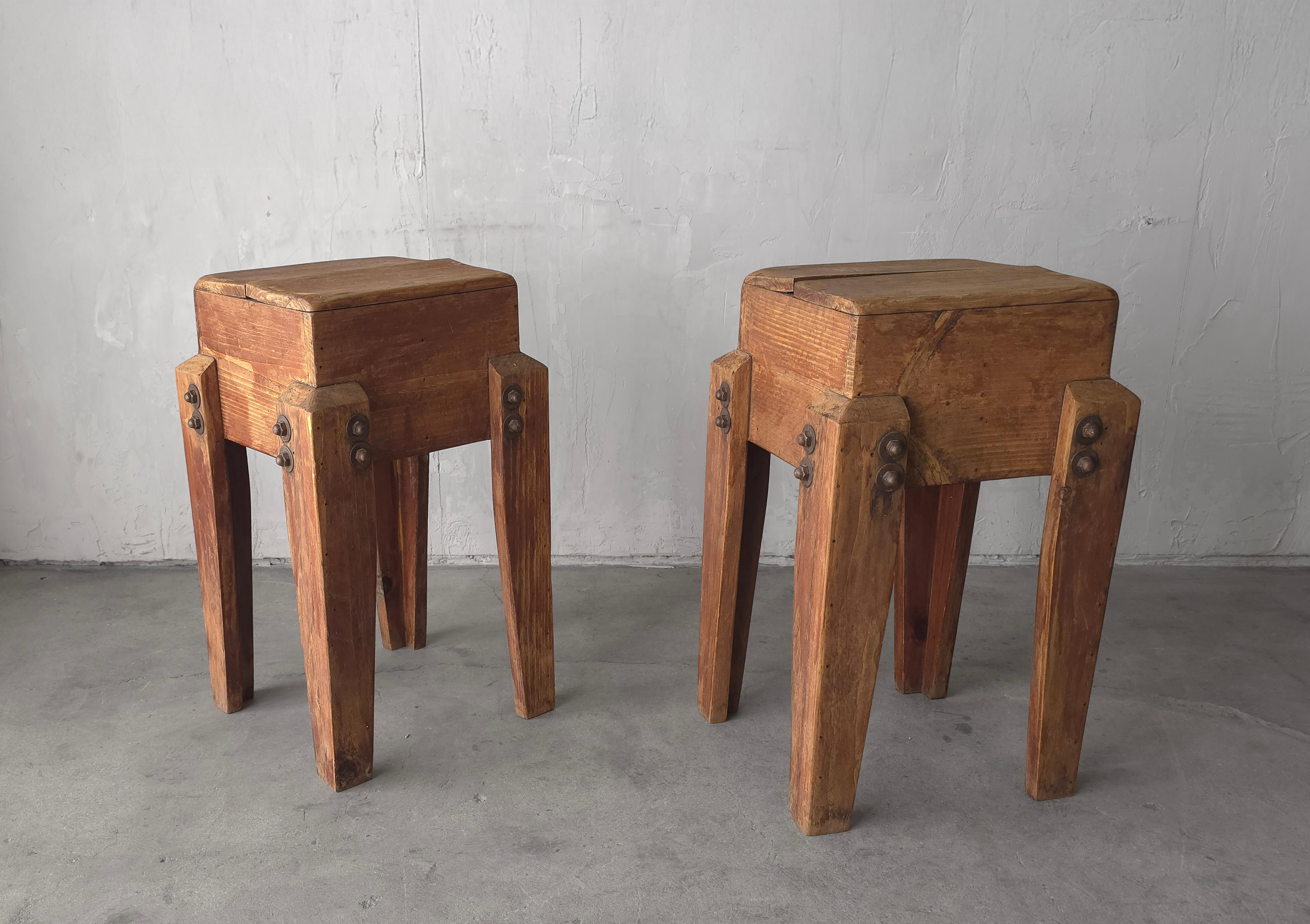 Mesa Alta y Taburetes Wabi Sabi Antiguos de Fabricación Artesana en venta 1