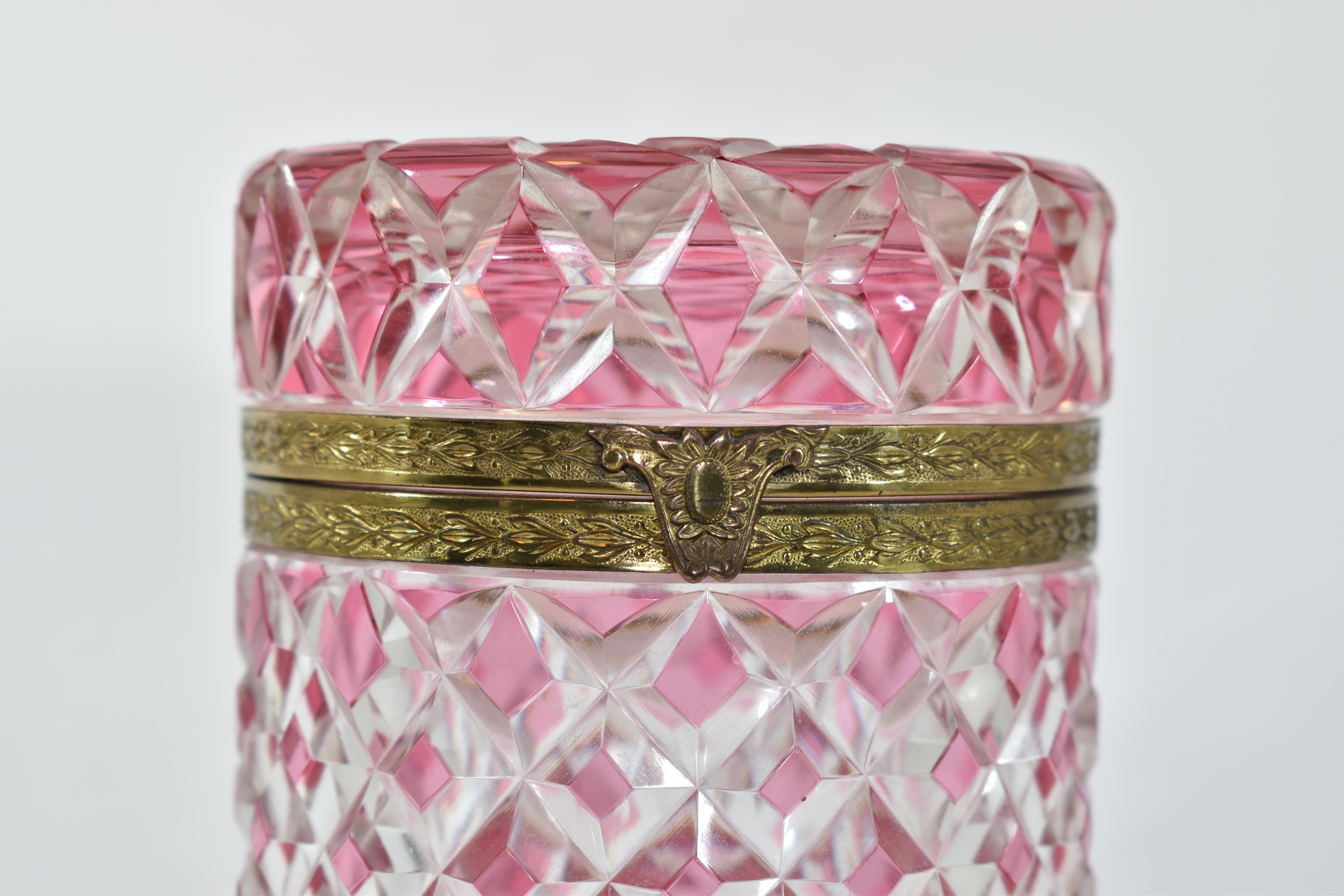 Antique Cranberry Pink and Clear Overlay Crystal Glass Casket Box In Good Condition In Rostock, MV