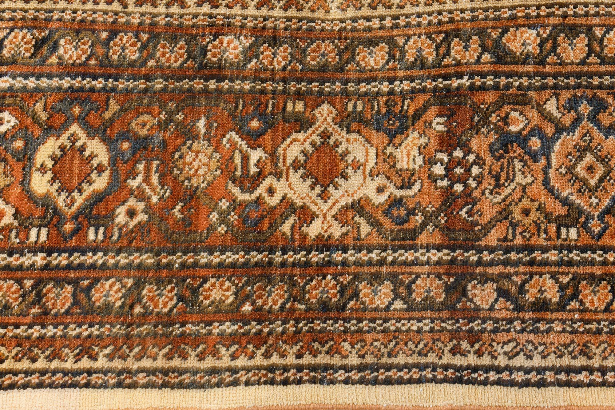 Antique Botanic Persian Sultanabad Wool Carpet In Good Condition For Sale In New York, NY