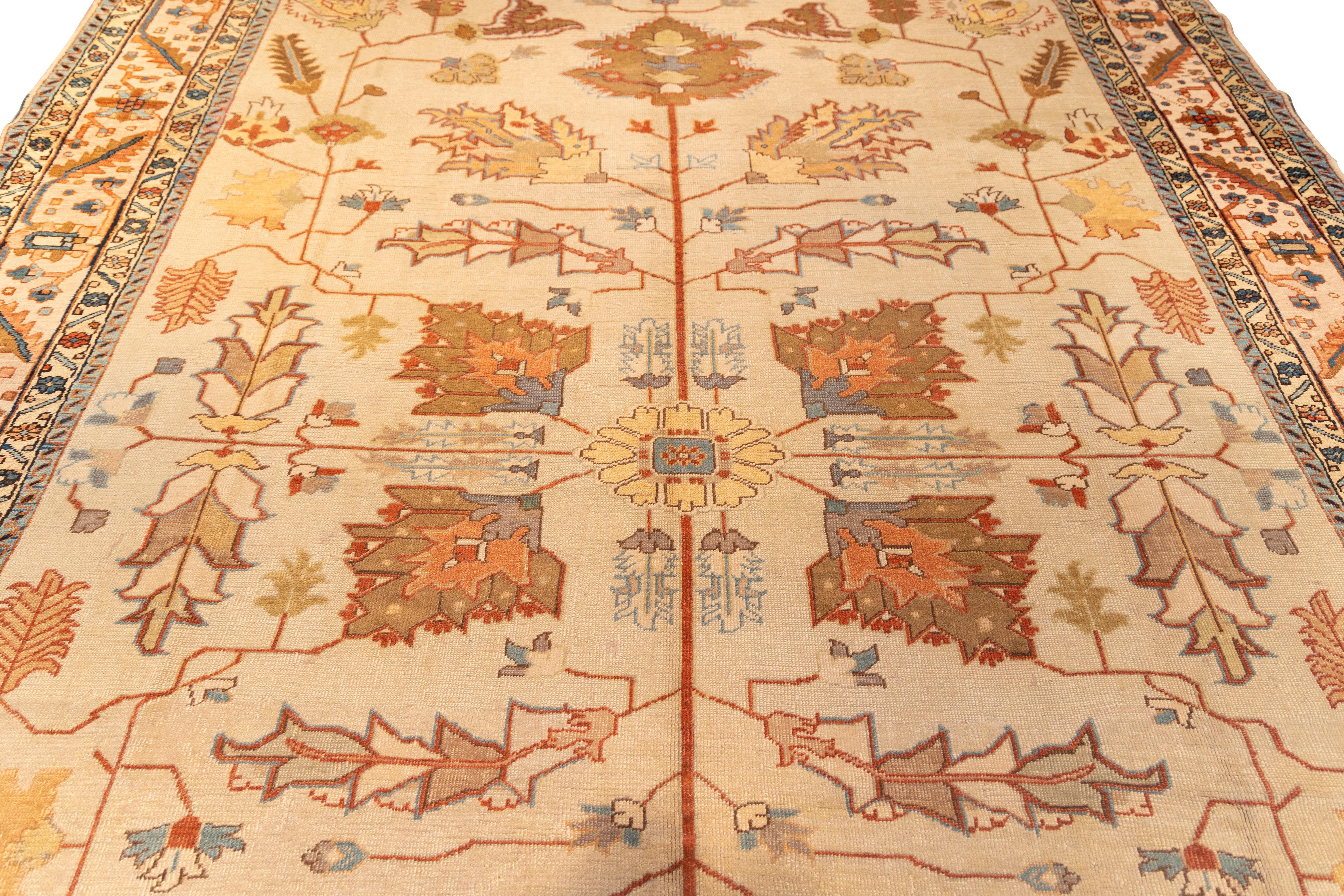 Heriz Serapi Antique cream field early 20th century north persian rug For Sale