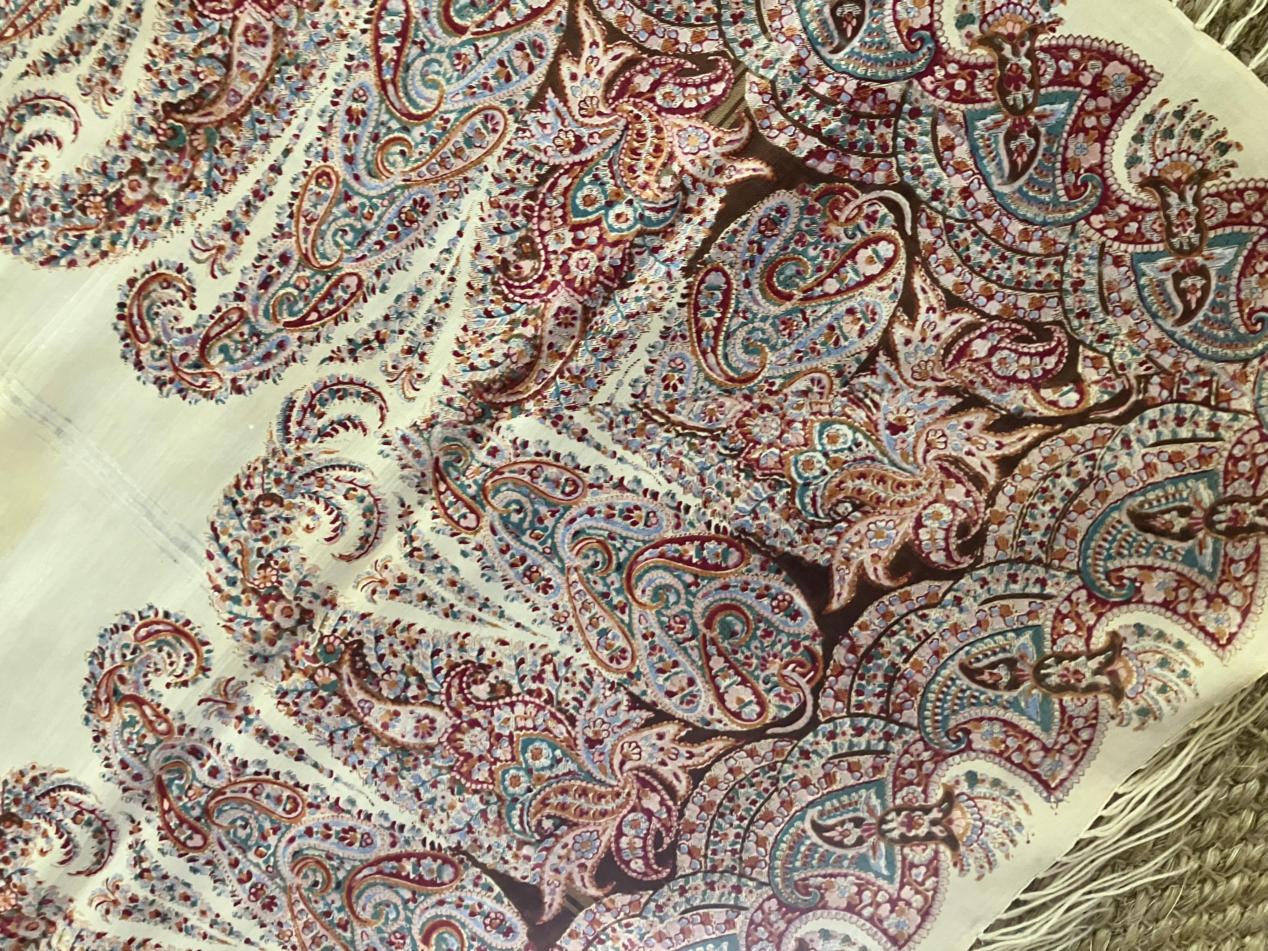 Européen Châle cachemire ancien crème, rose, magenta, marron et vert en vente