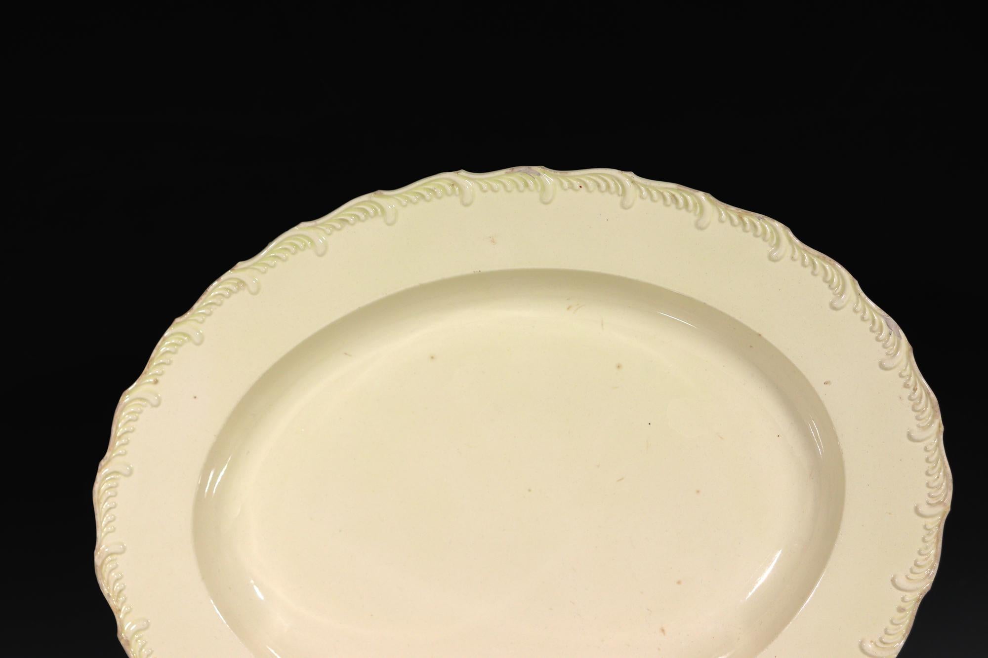 Antique Creamware Feather-Edge Large Oval Dish In Good Condition In Downingtown, PA