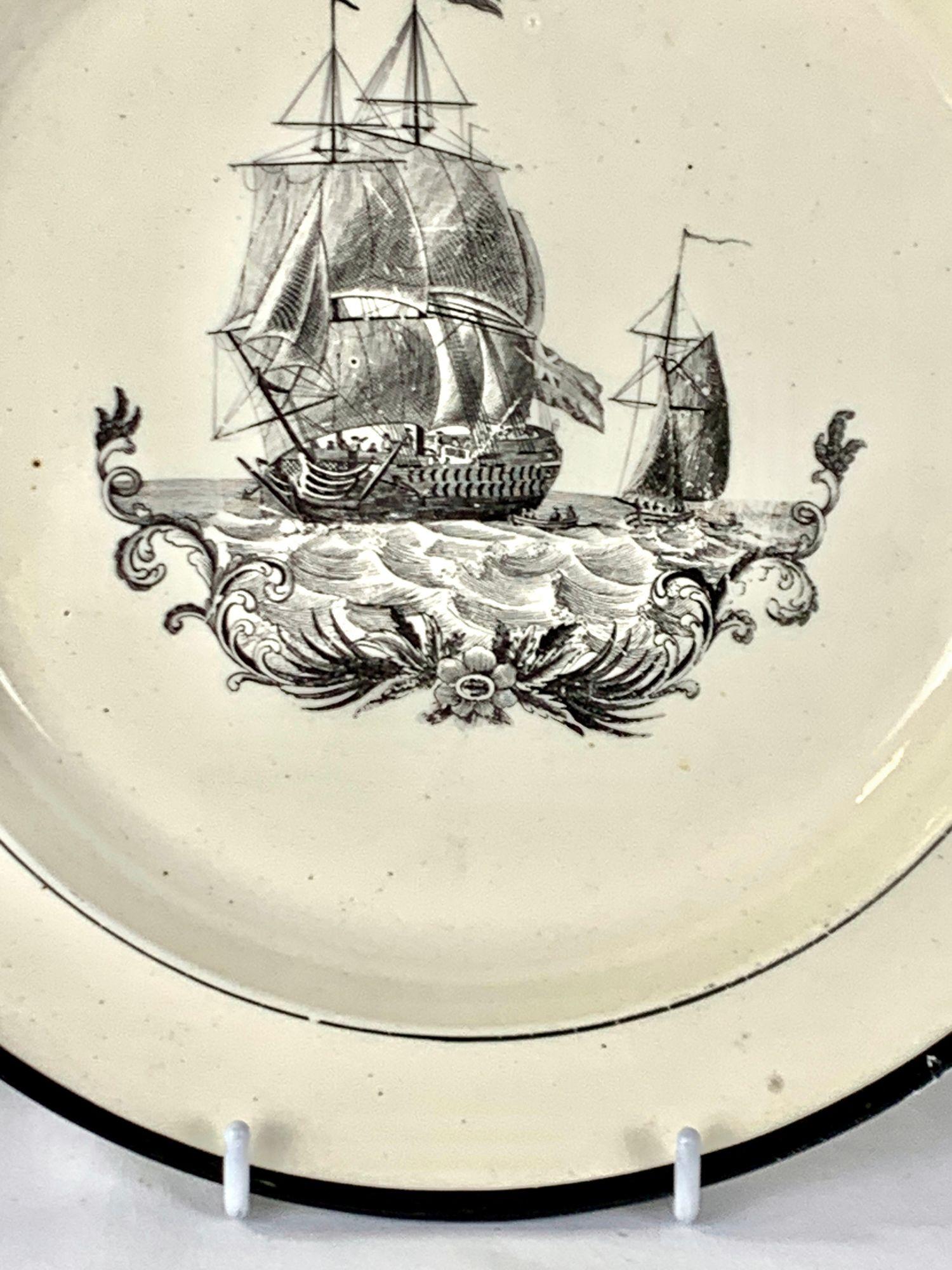 Ceramiche Wedgwood Antico piatto di crema con nave a vela, Inghilterra, circa 1805 in vendita