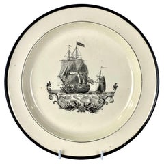 Antiker cremefarbener Wedgwoodware-Teller mit Segelschiff, England um 1805