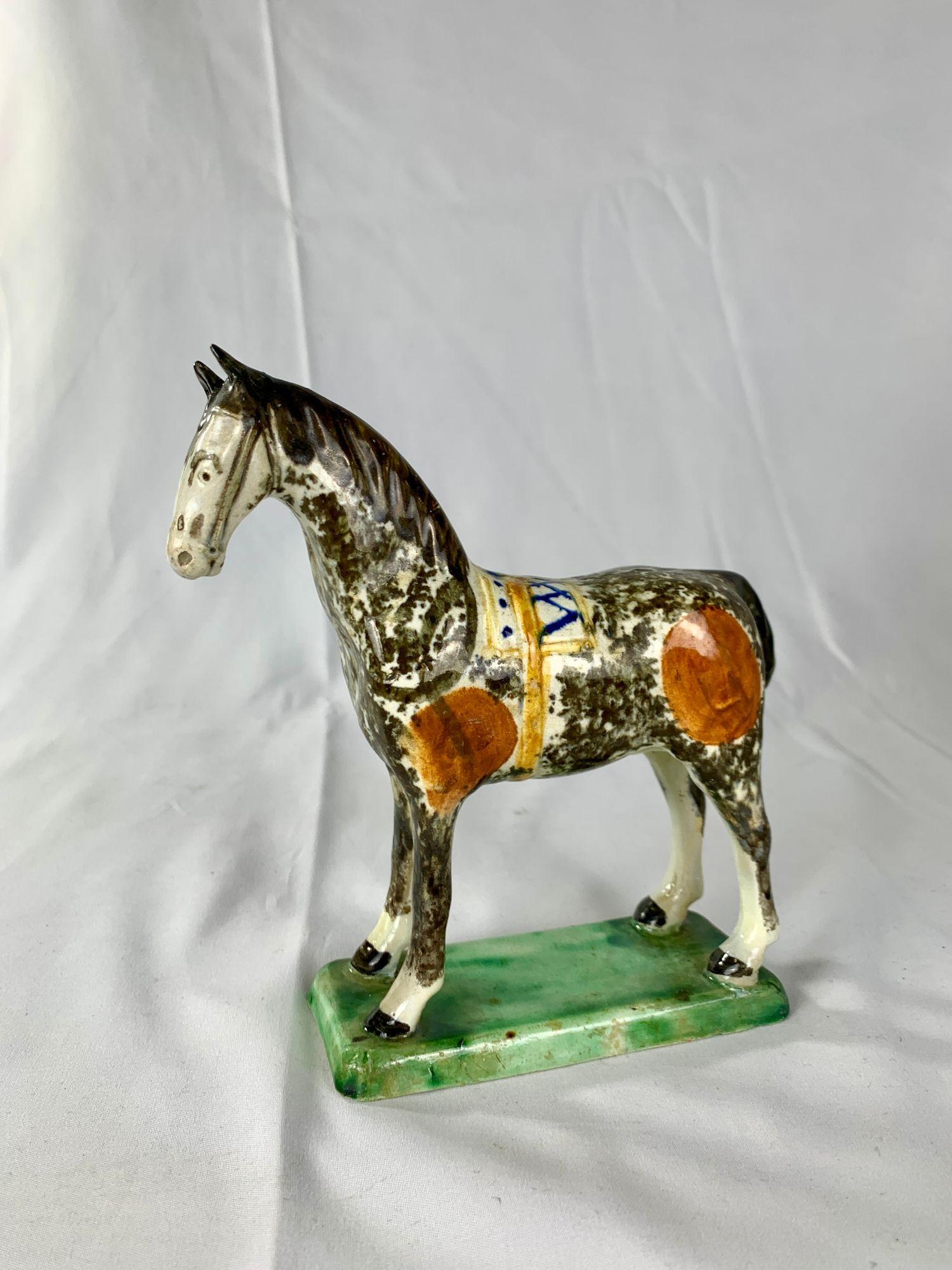 Caballo antiguo de cerámica pintado a mano en St. Anthony's Pottery Circa 1800 Inglés en venta