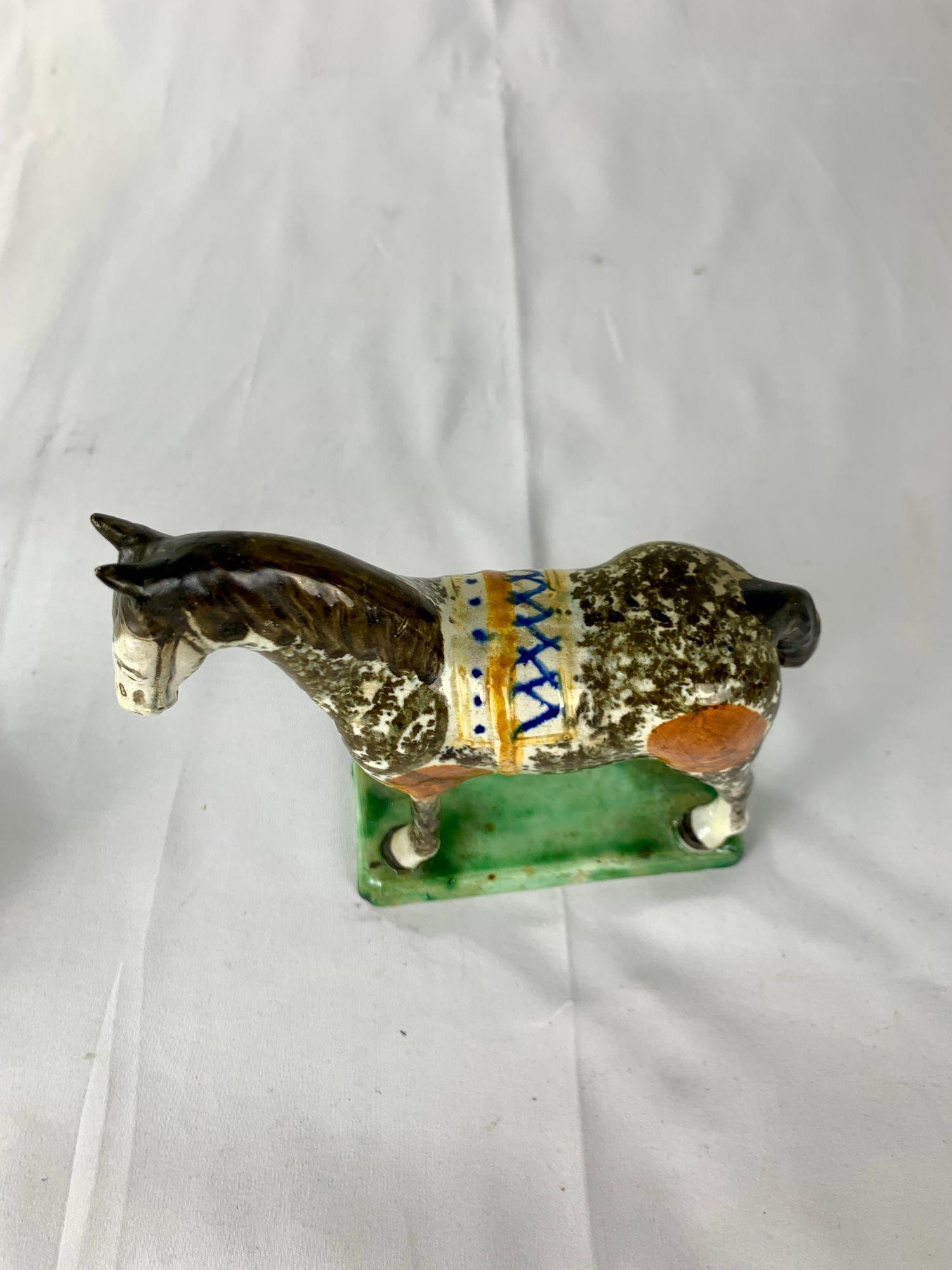 Caballo antiguo de cerámica pintado a mano en St. Anthony's Pottery Circa 1800 Pintado a mano en venta