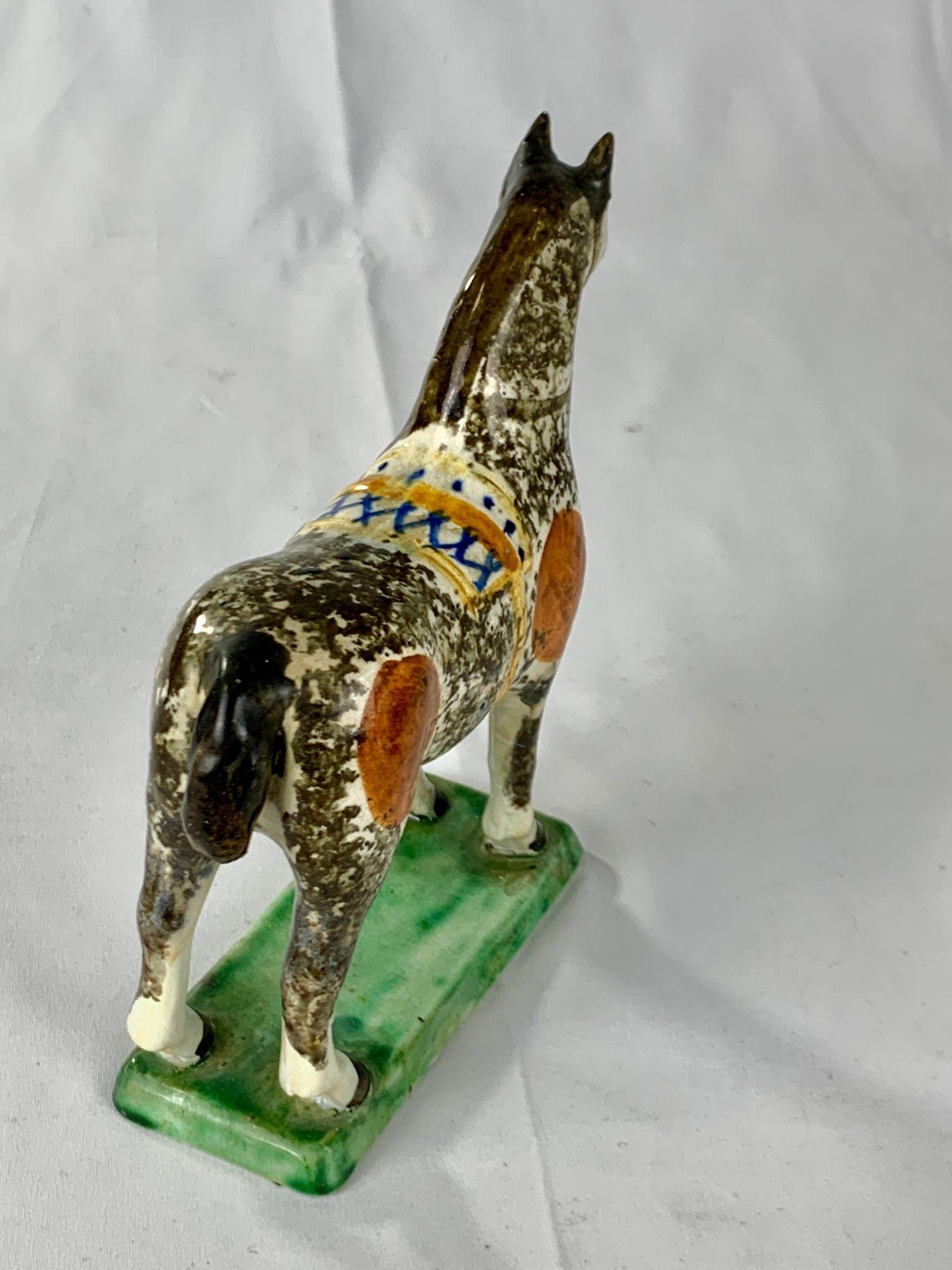 Caballo antiguo de cerámica pintado a mano en St. Anthony's Pottery Circa 1800 en Bueno estado para la venta en Katonah, NY