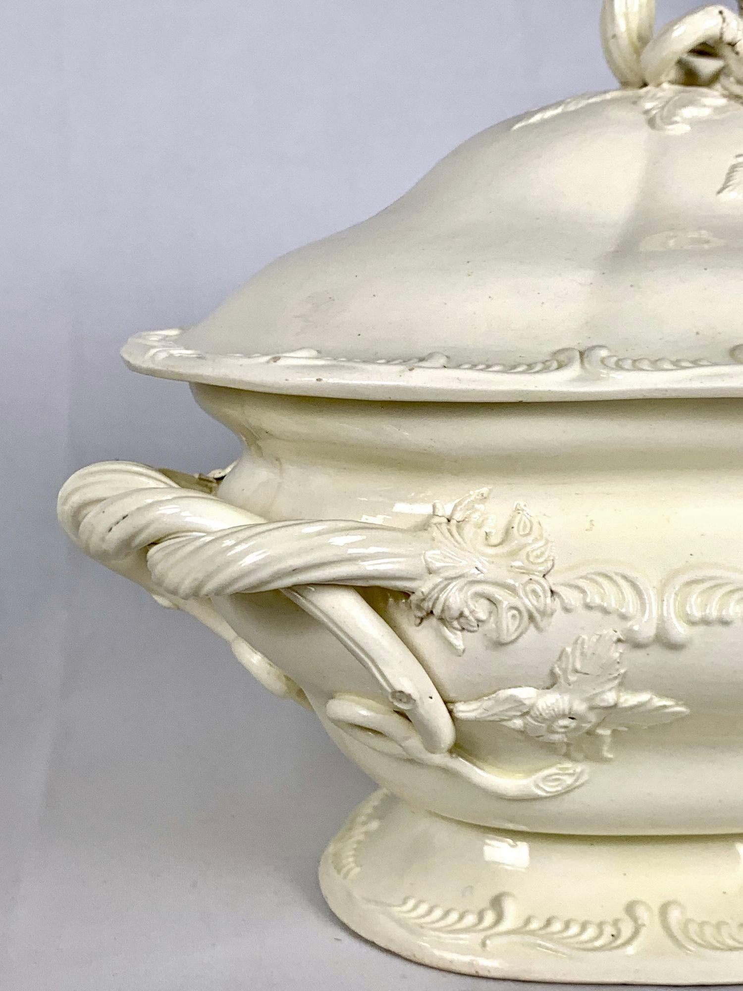 Antique English Creamware Tureen by Leeds Pottery, Made Circa 1780 1
