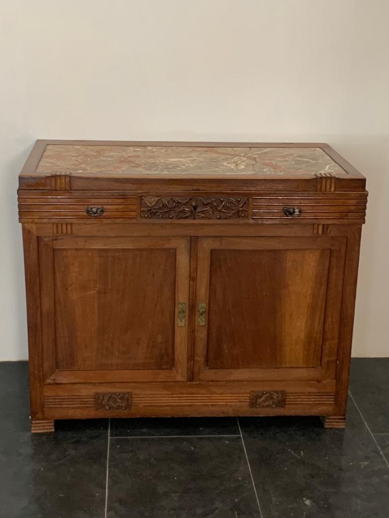 Art Nouveau sideboard with mirror, late 19th century (circa 1890). Cherry wood structure and marble top. Not considering the mirror, the sideboard is 100 cm high, 122 cm wide and 61 cm deep. The mirror alone is 120 cm high, 130 cm wide and 4 cm