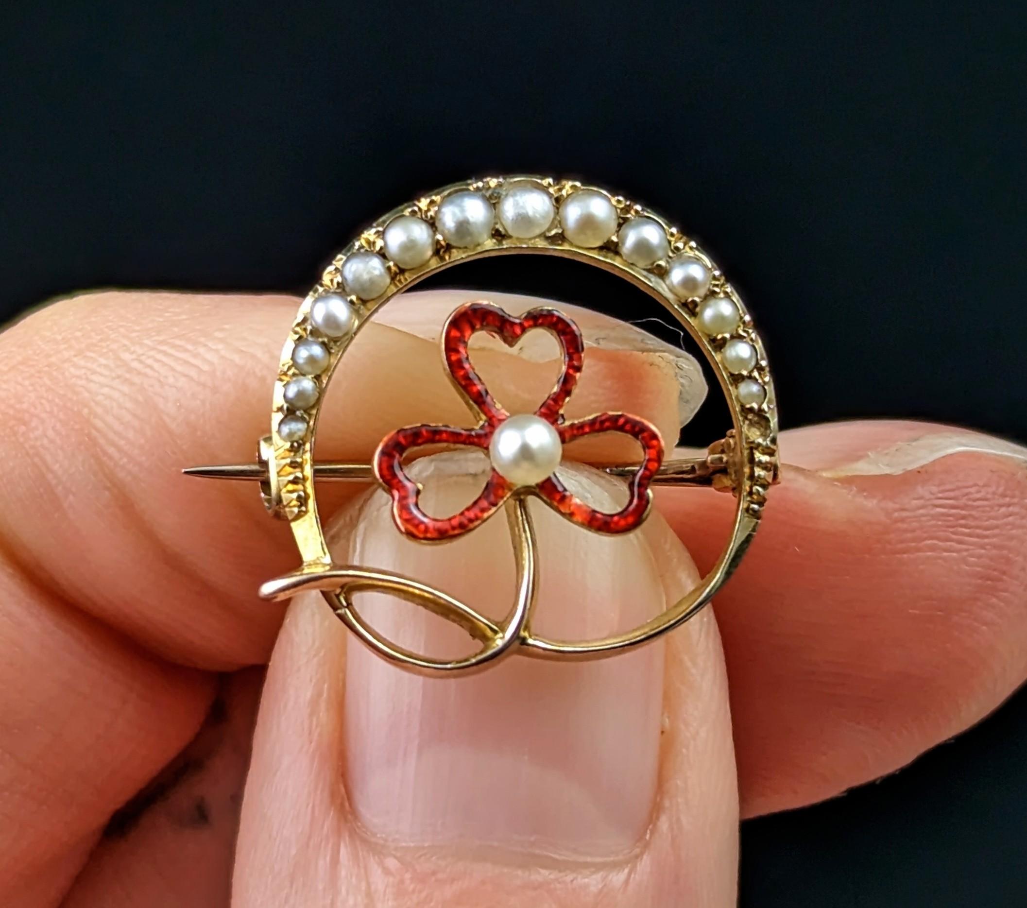 Antique Crescent and Shamrock Brooch, Pearl and Red Enamel, 15k Gold In Fair Condition For Sale In NEWARK, GB