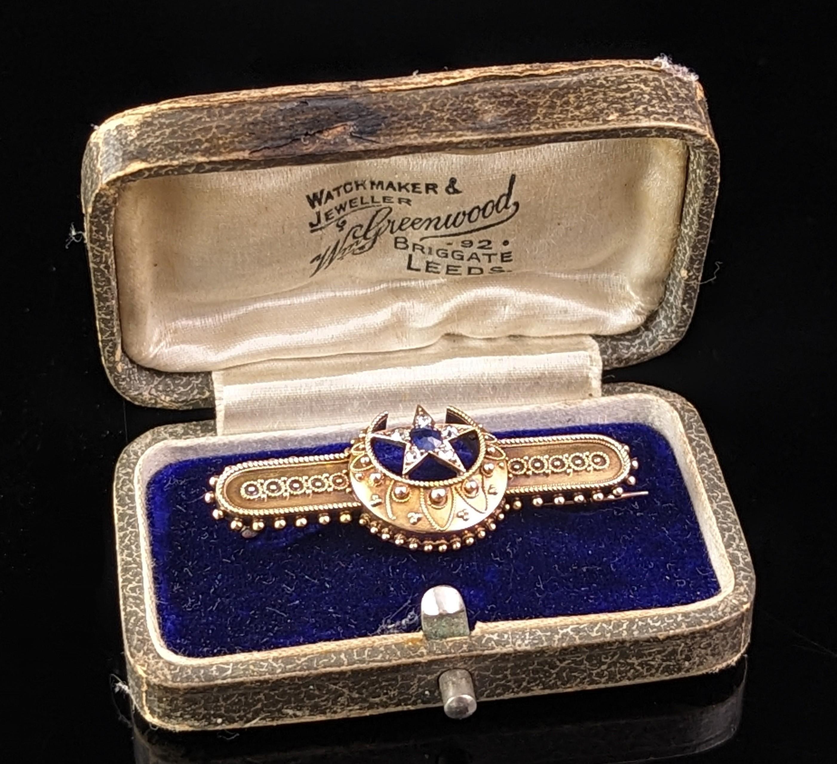 Broche ancienne croissant de lune et étoile, saphir et diamants, or 15 carats, boîte  en vente 3
