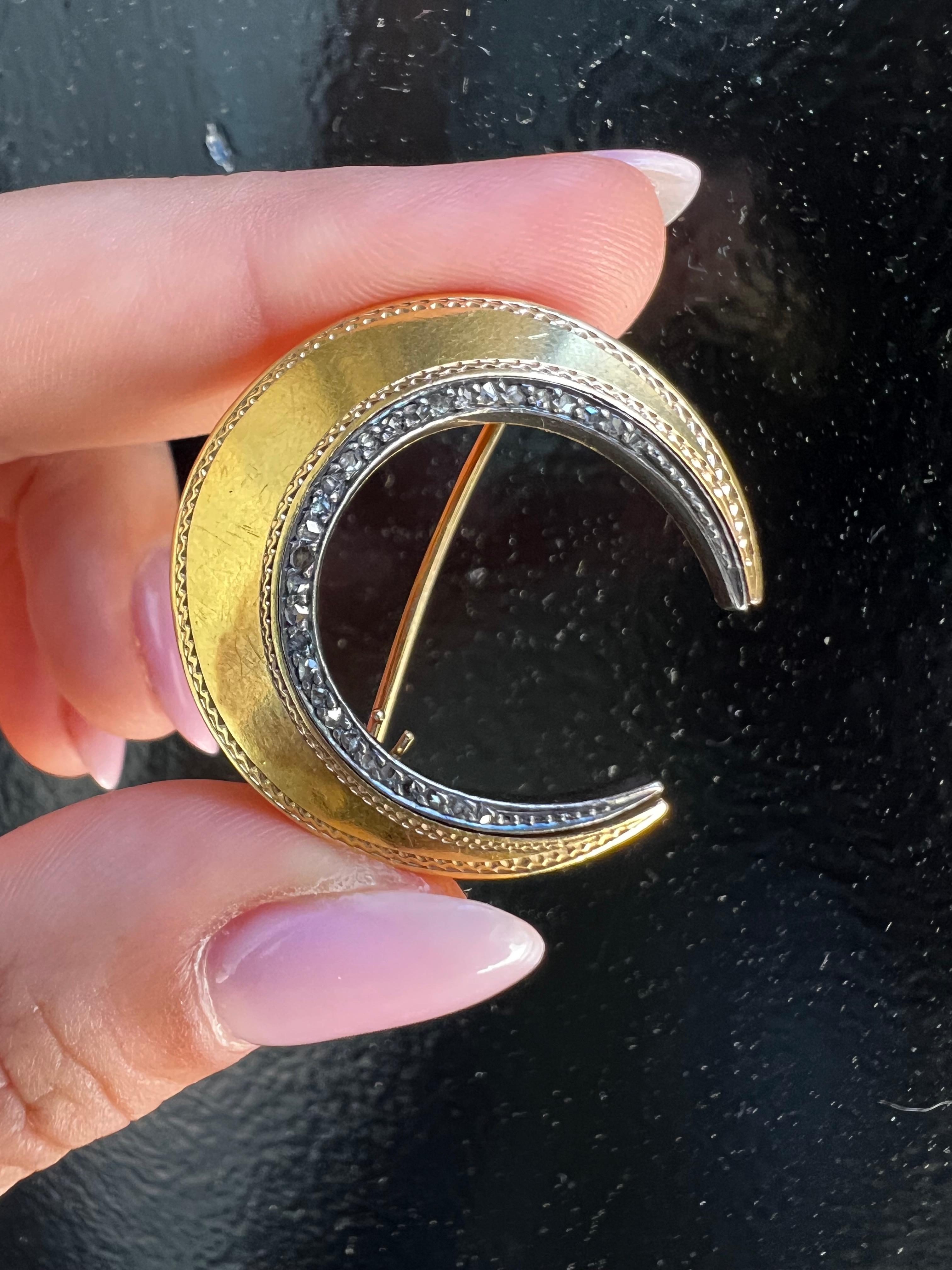 Taille rose Broche ancienne Croissant de Lune Diamants taille rose Or jaune 18k Napoléon III en vente
