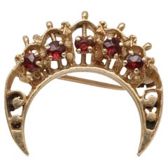 Épingle de lune croissante ancienne en or jaune 14 carats avec grenats
