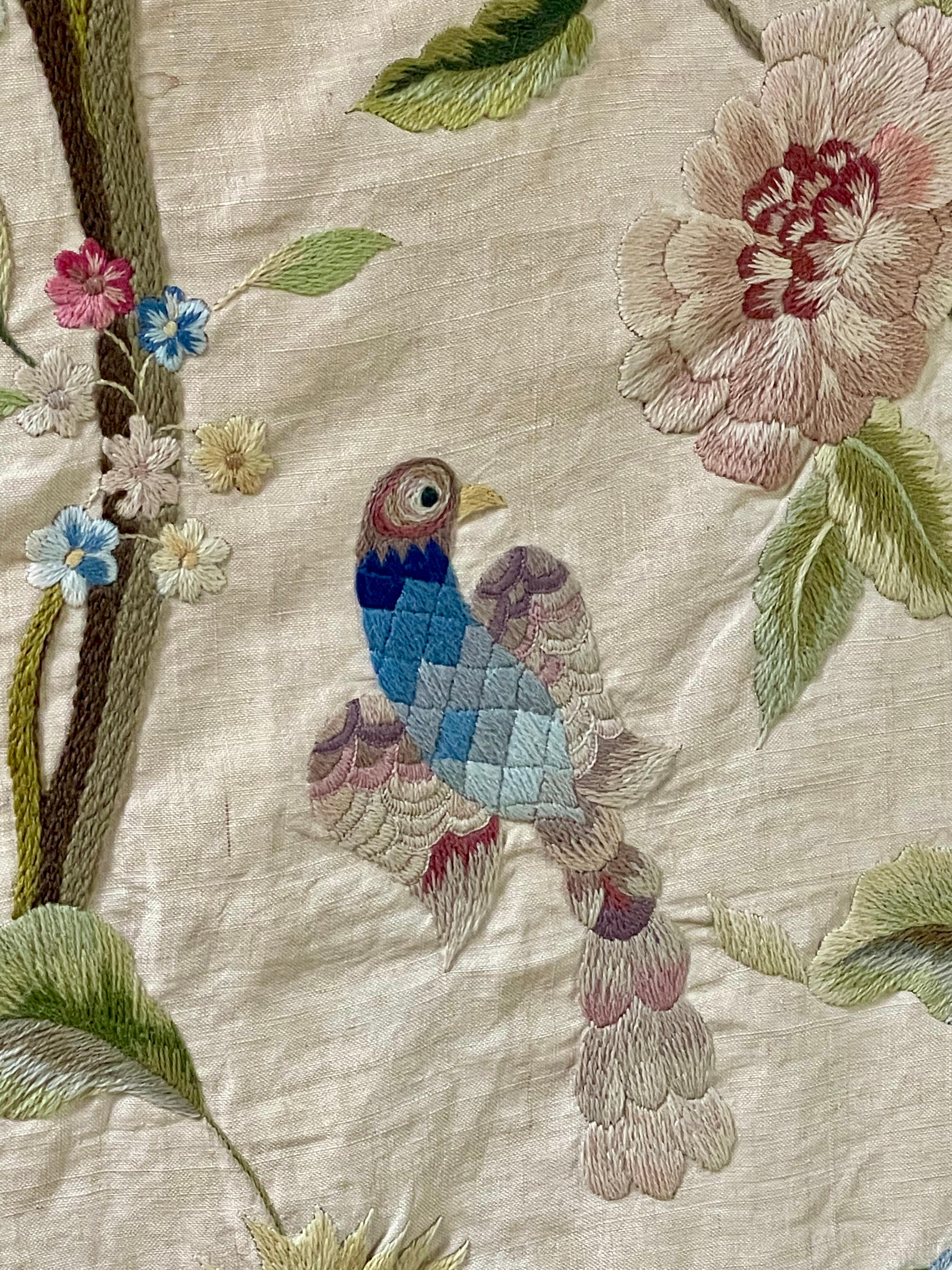 Cubierta antigua de Crewelwork Artes y Oficios ingleses Hecho a mano