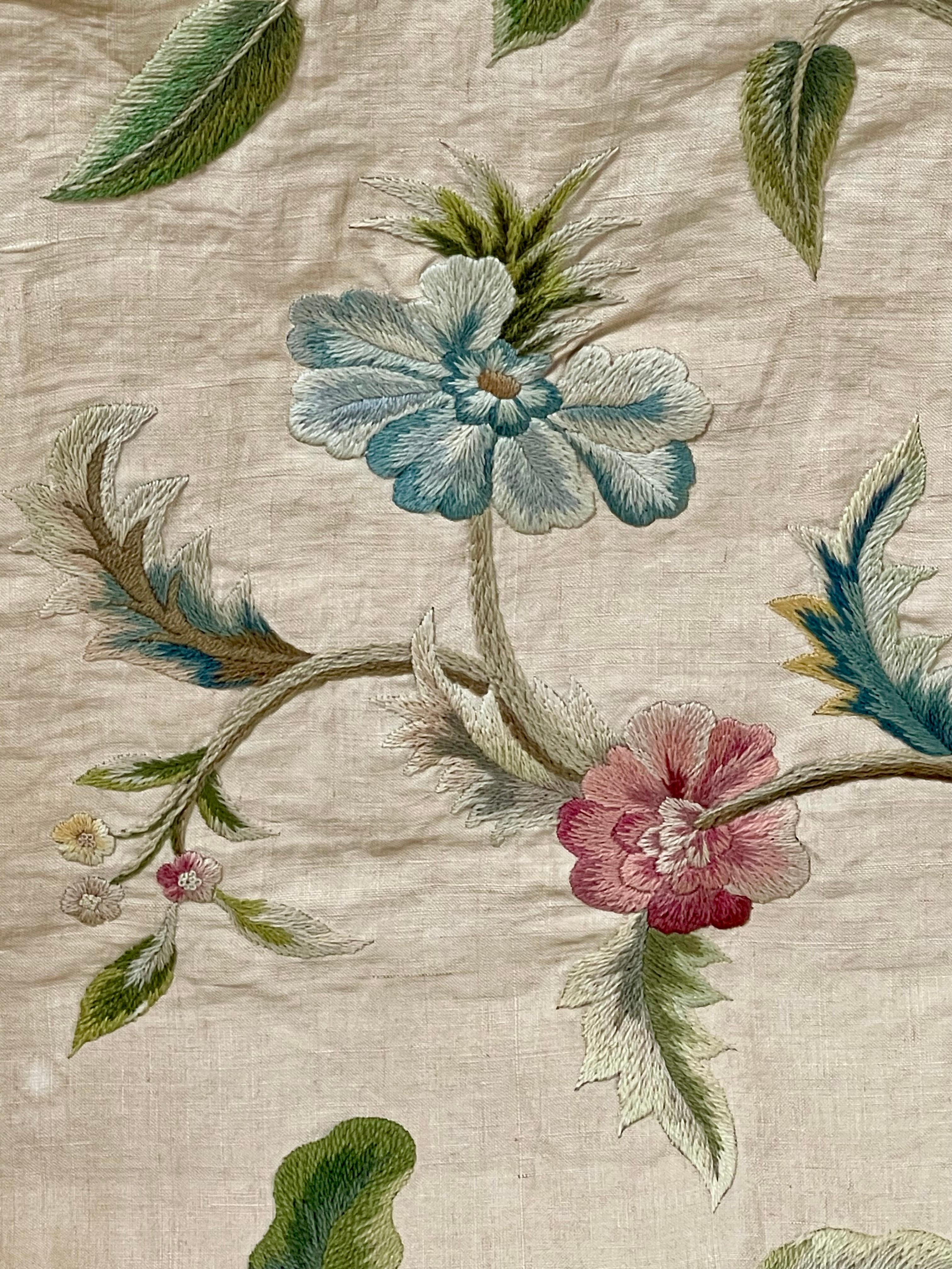 Cubierta antigua de Crewelwork Artes y Oficios ingleses Lana