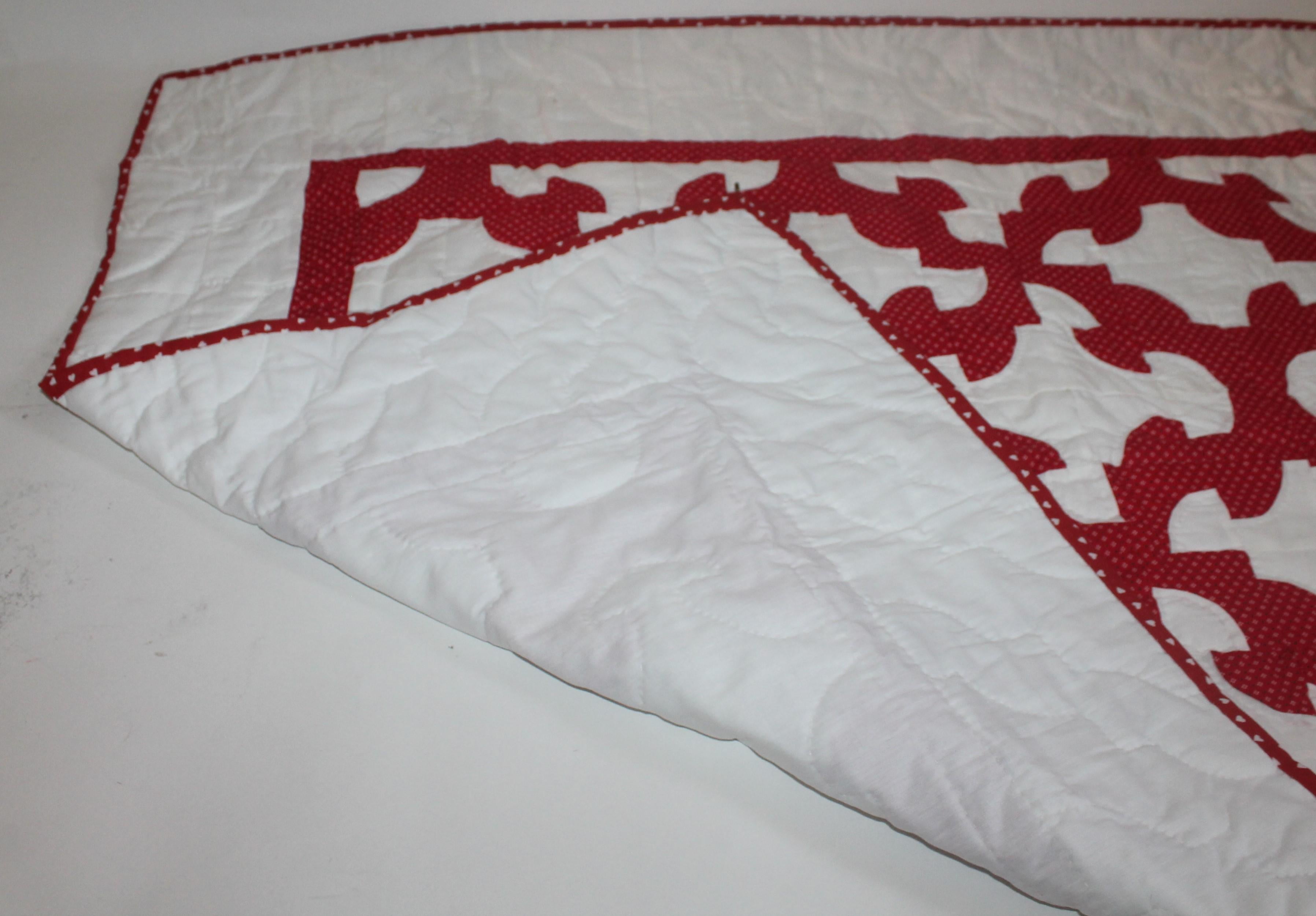 Antique Crib Quilt from Lancaster, PA In Excellent Condition For Sale In Los Angeles, CA