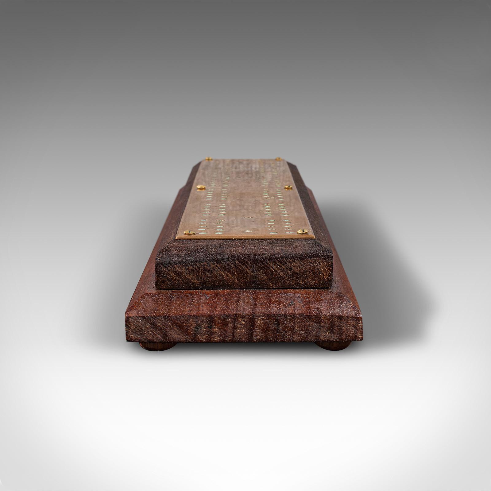 Antica tavola da cribbage, inglese, Oak, ottone, tabellone per giochi di carte, Circa 1920 In condizioni buone in vendita a Hele, Devon, GB