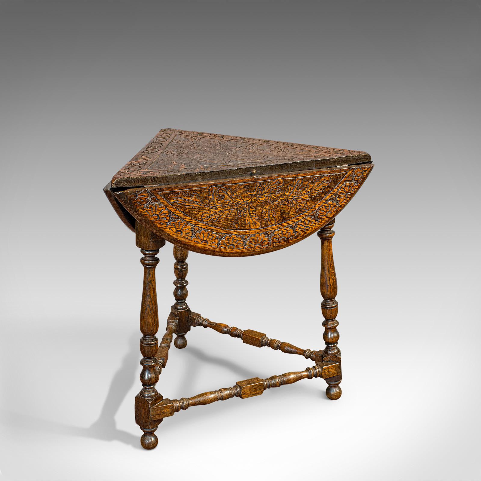This is an antique cricket table. An English, oak drop-leaf lamp or occasional table, dating to the Edwardian period, circa 1910.

Fascinating rotary table top
Displays a desirable aged patina
Select oak shows fine grain interest
Caramel hues