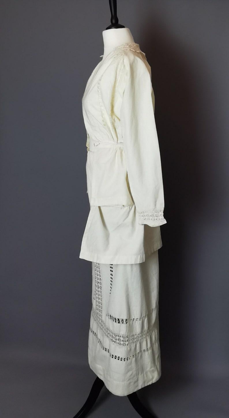 Robe de jour et robe de promenade ancienne en crochet, deux pièces  État moyen - En vente à NEWARK, GB