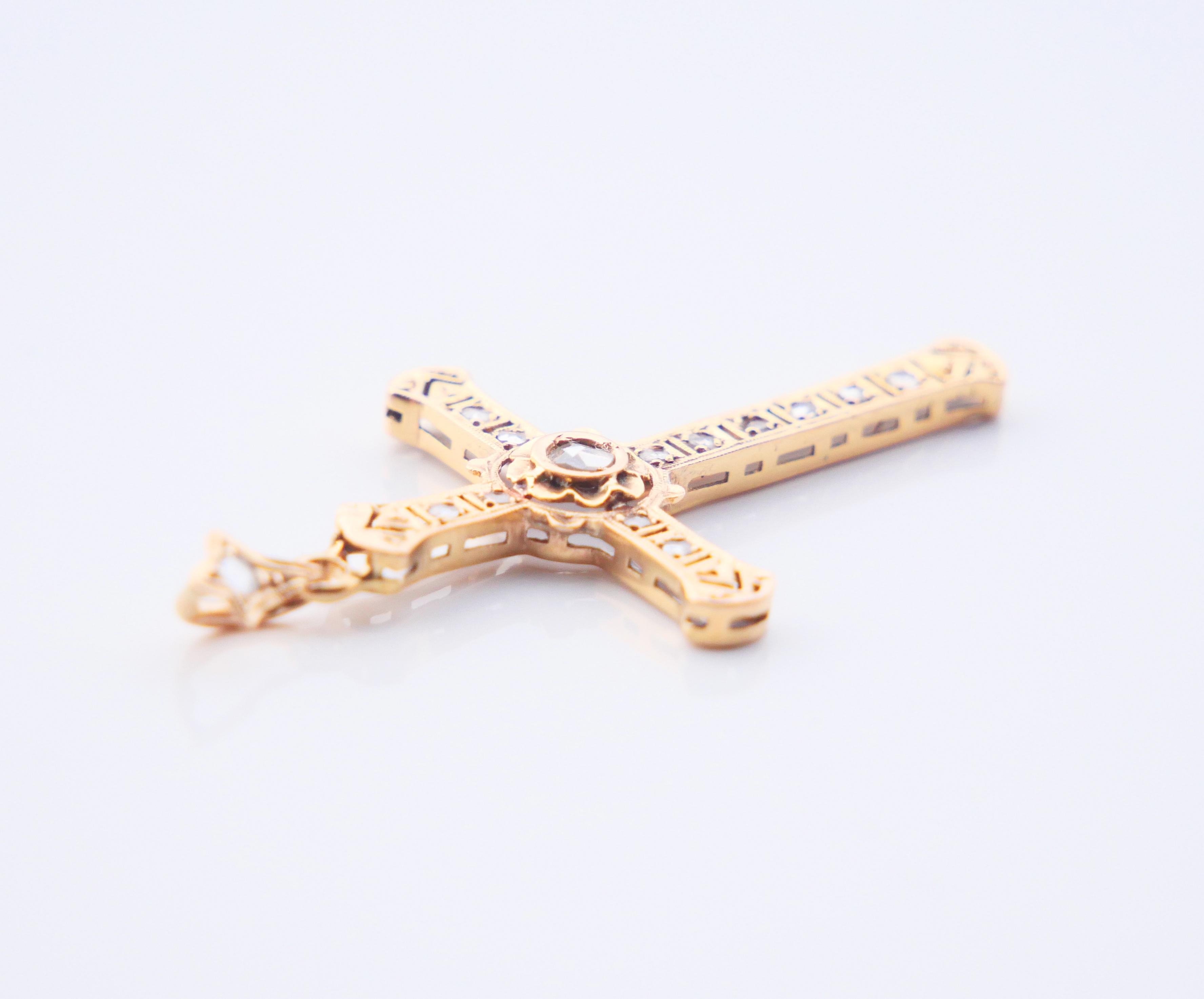 Antique Cross Crucifix Diamonds solid 18K Gold / 1.22 g For Sale 3