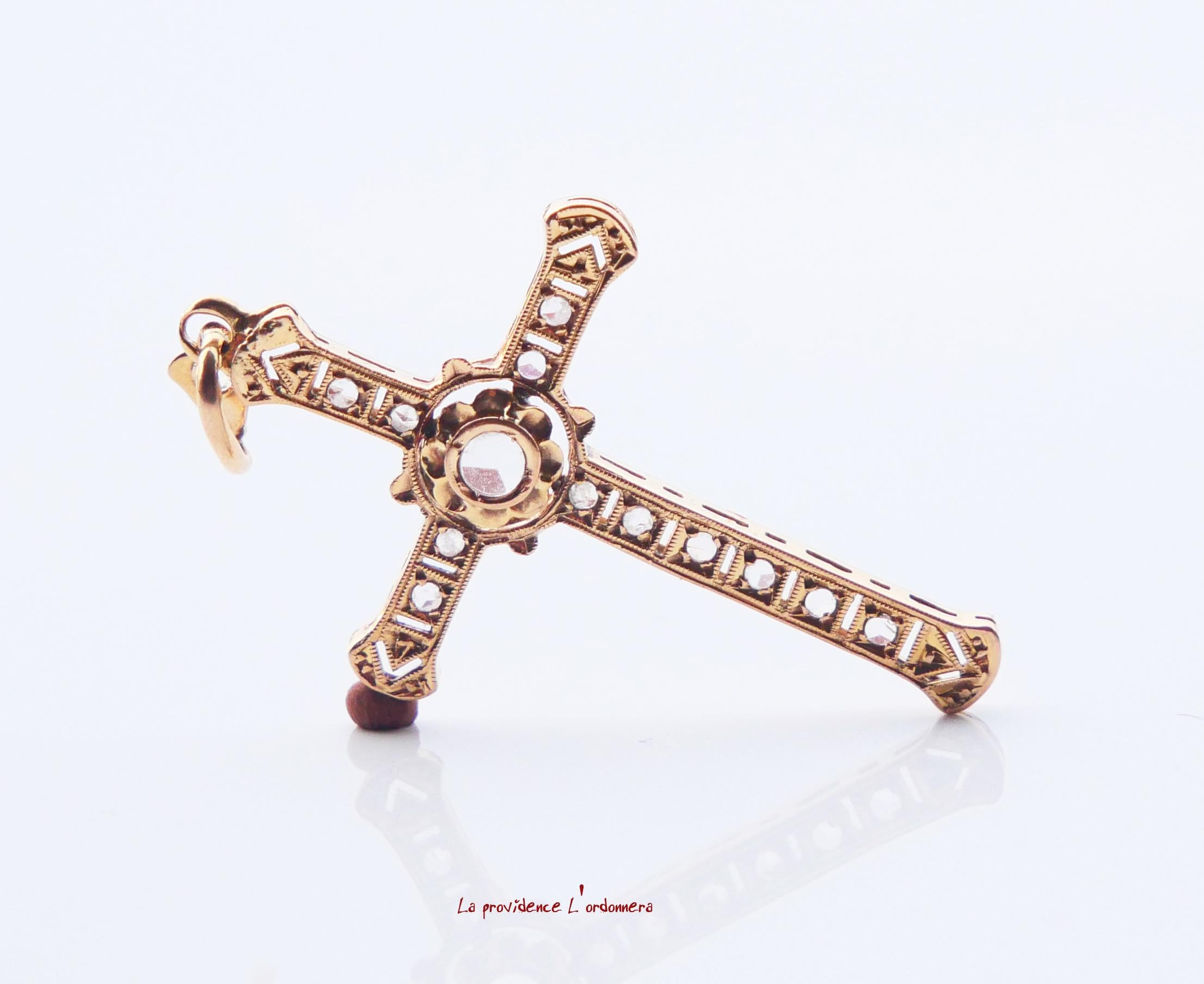 Ancien croix crucifix diamants massif or 18 carats / 1,22 g en vente 4