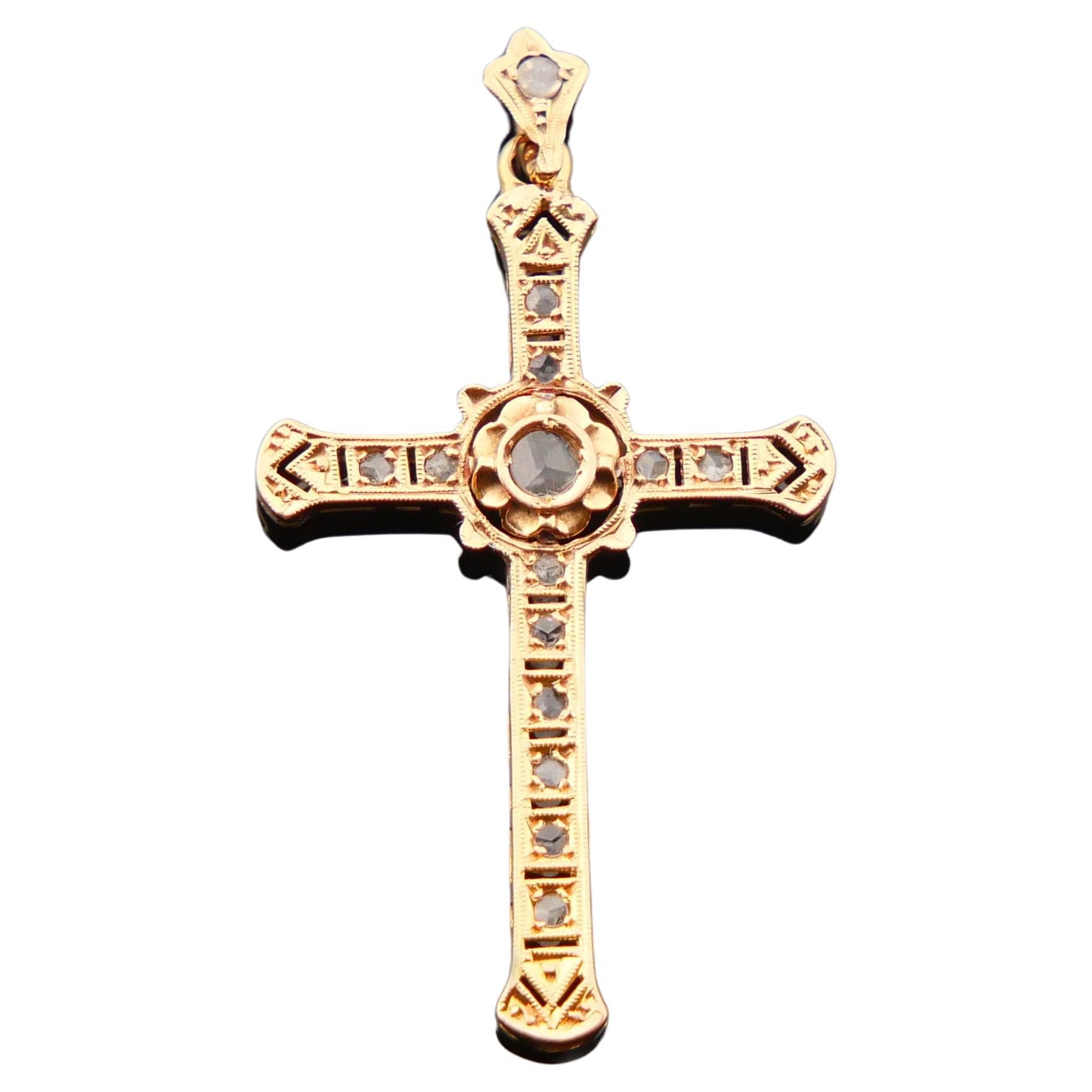 Ancien croix crucifix diamants massif or 18 carats / 1,22 g en vente