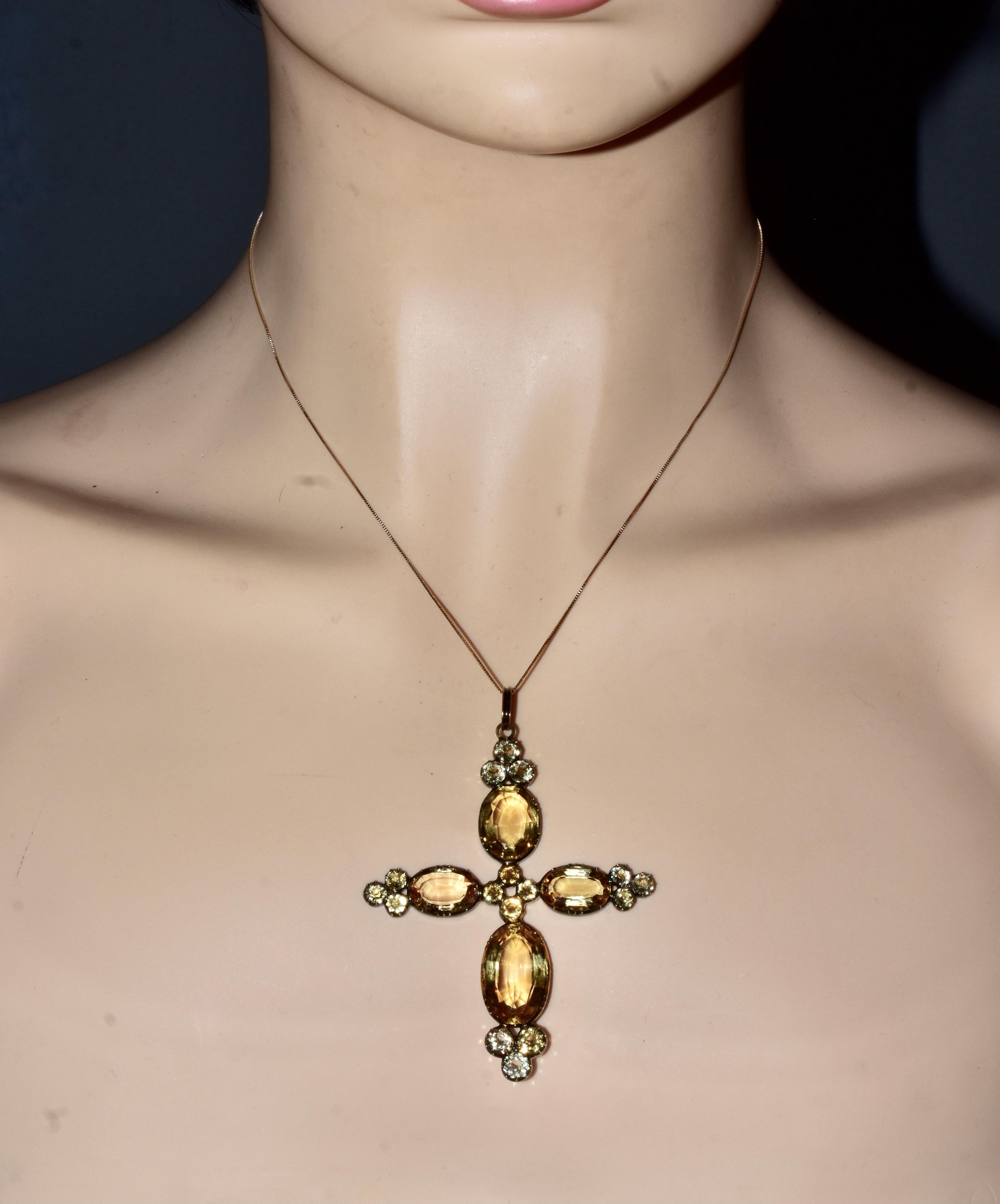Antique Cross Early 19th Century with Fancy-Cut Citrine and Gold, circa 1840 In Excellent Condition For Sale In Aspen, CO