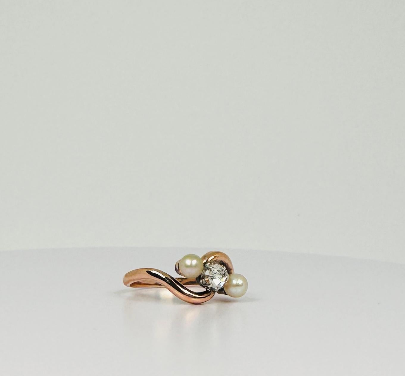 Anillo Cruzado de Oro Rosa de 18k con Perlas de Agua Salada de Diamante Natural talla Rosa en Bueno estado para la venta en Heemstede, NL