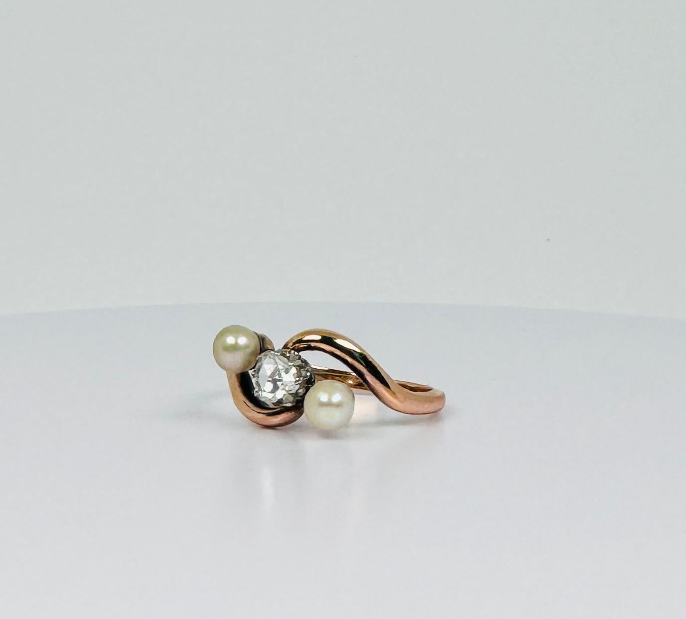 Anillo Cruzado de Oro Rosa de 18k con Perlas de Agua Salada de Diamante Natural talla Rosa en venta 1