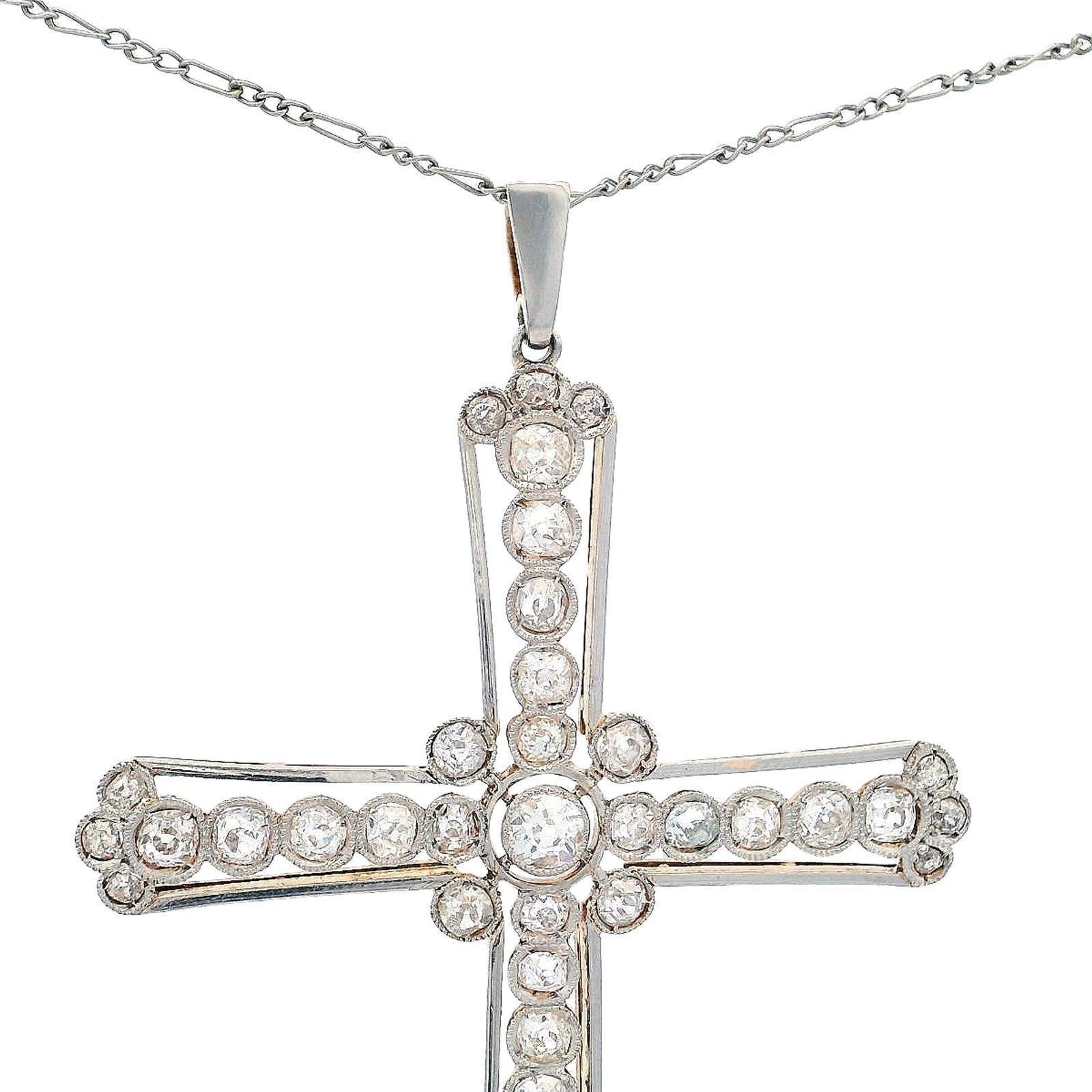 Antique Cross Pendant Necklace in Platinum & 18kt Gold with 3.60 CTW in Diamonds Talla antigua en venta