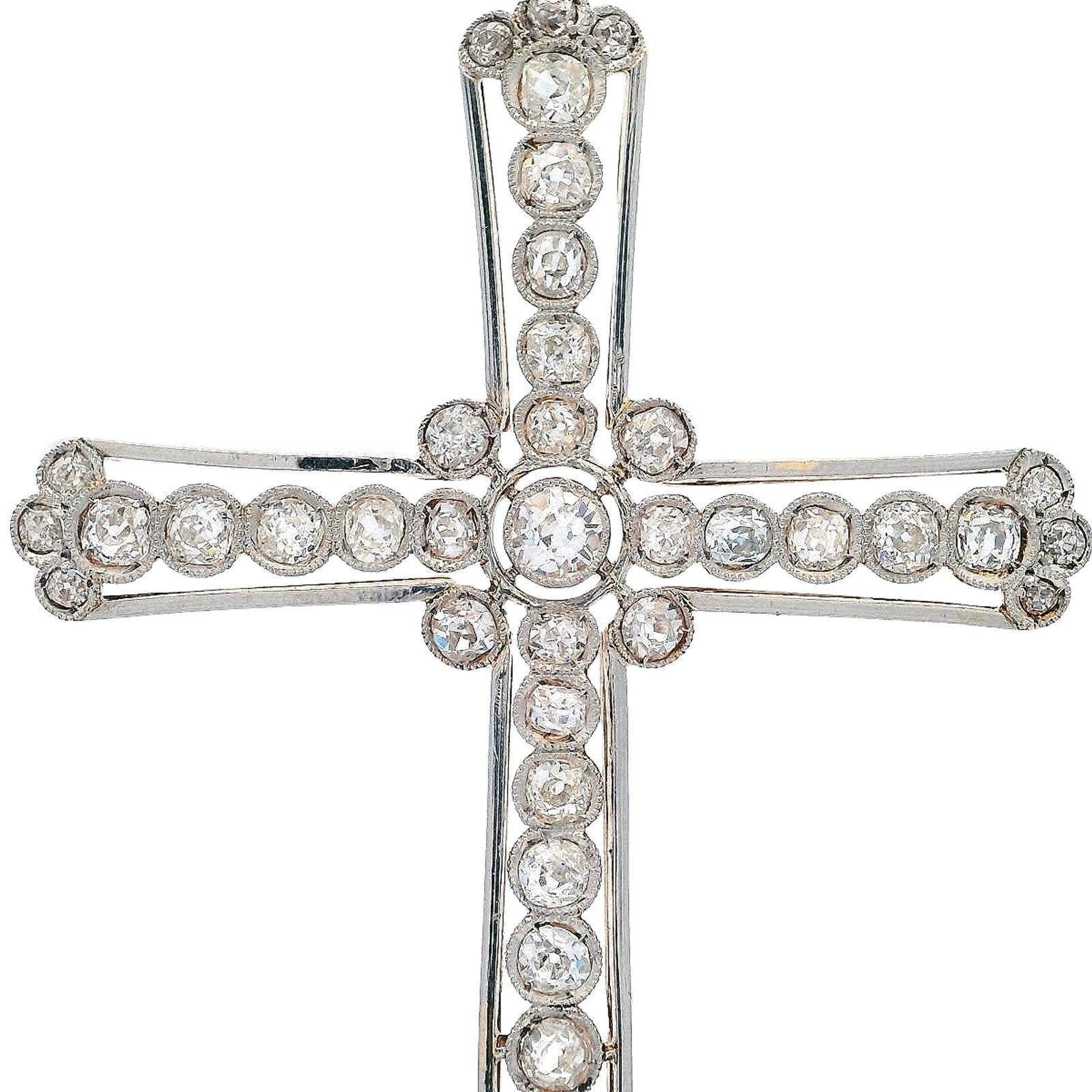 Antique Cross Pendant Necklace in Platinum & 18kt Gold with 3.60 CTW in Diamonds en Bueno estado para la venta en Aventura, FL
