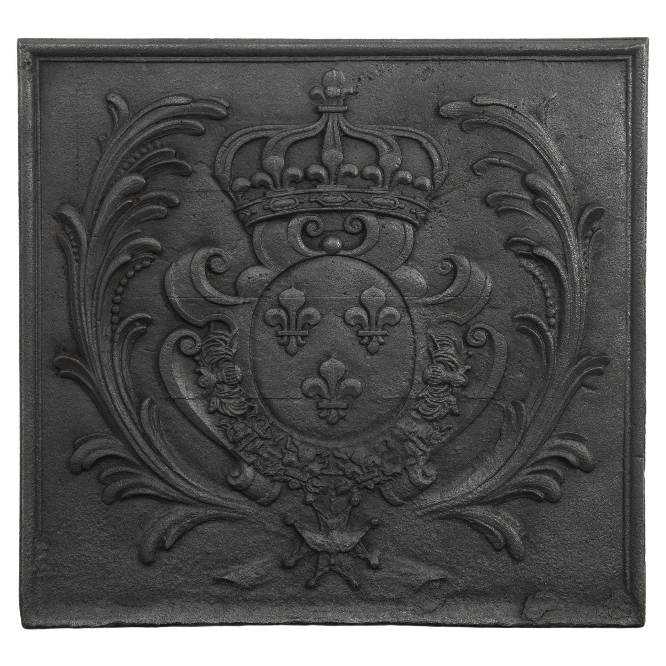 Plaque de cheminée ancienne à couronne et fleur de lis