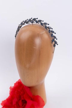 Couronne antique en métal argenté et strass bleus