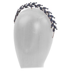 Couronne antique en métal argenté et strass bleus