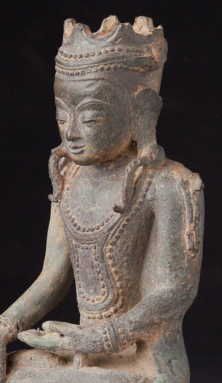 Fragment de Bouddha couronné d'origine de Birmanie en vente 4