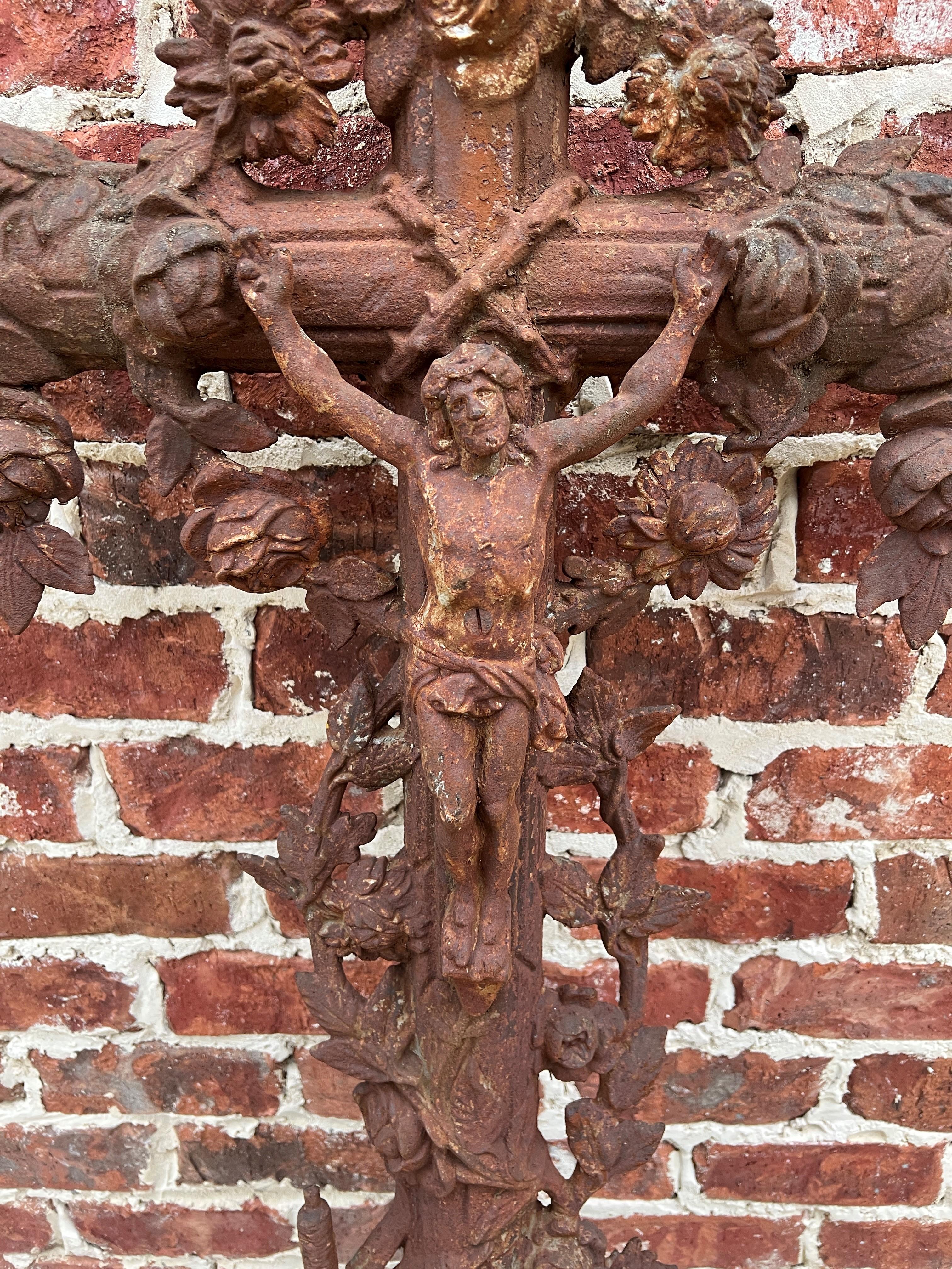 TALL Antique French Cast Iron Cross Crucifix~~Chapel Church Garden Architectural Yard Cemetery Prayer Room Wall Hanging~~c. 1890s

Fabulous details throughout~~original aged patina

 The perfect accent piece for any home or prayer room or as a