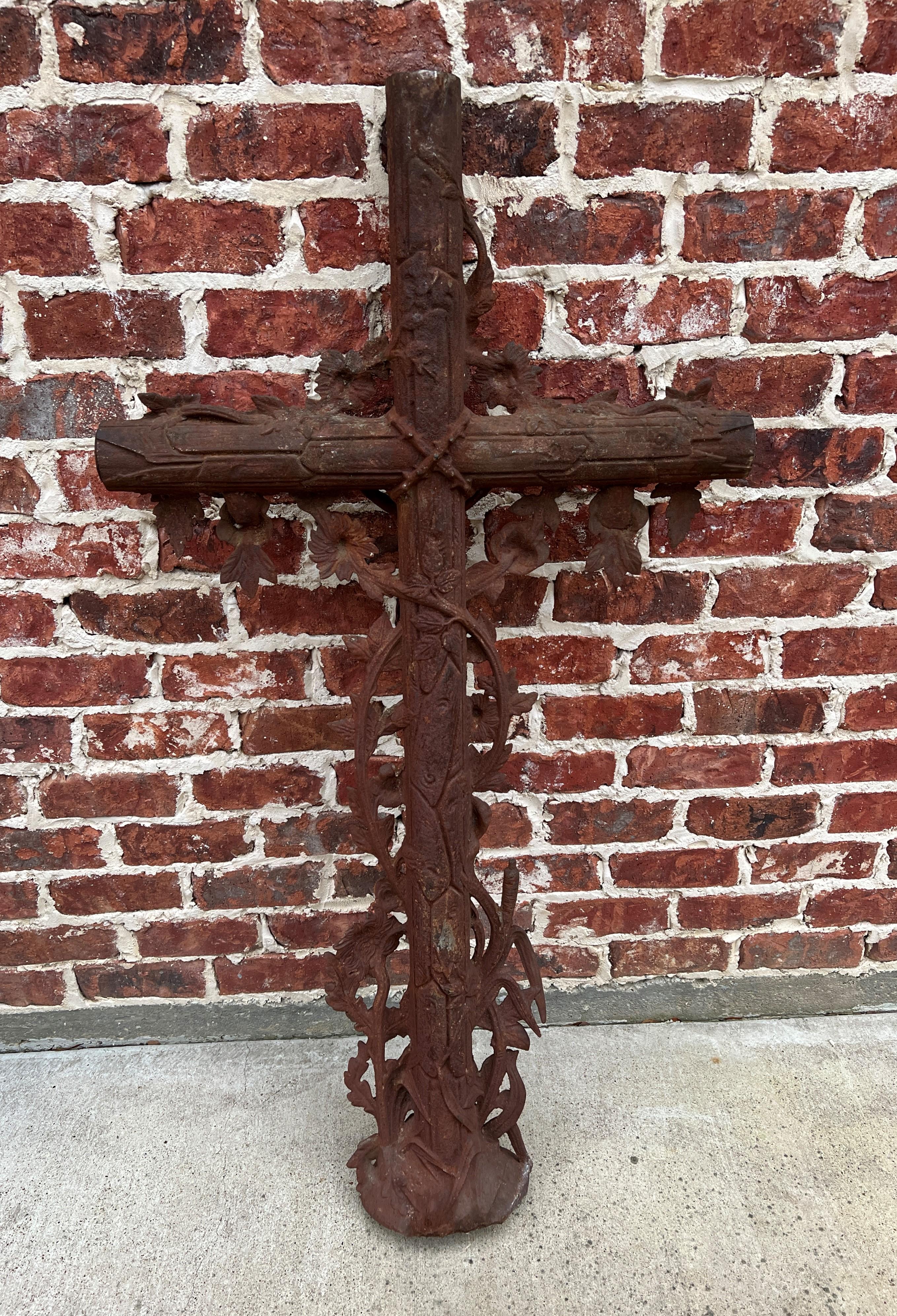 Antique Crucifix Cross Cast Iron Garden Architectural Chapel Church Cemetery #2 In Good Condition For Sale In Tyler, TX