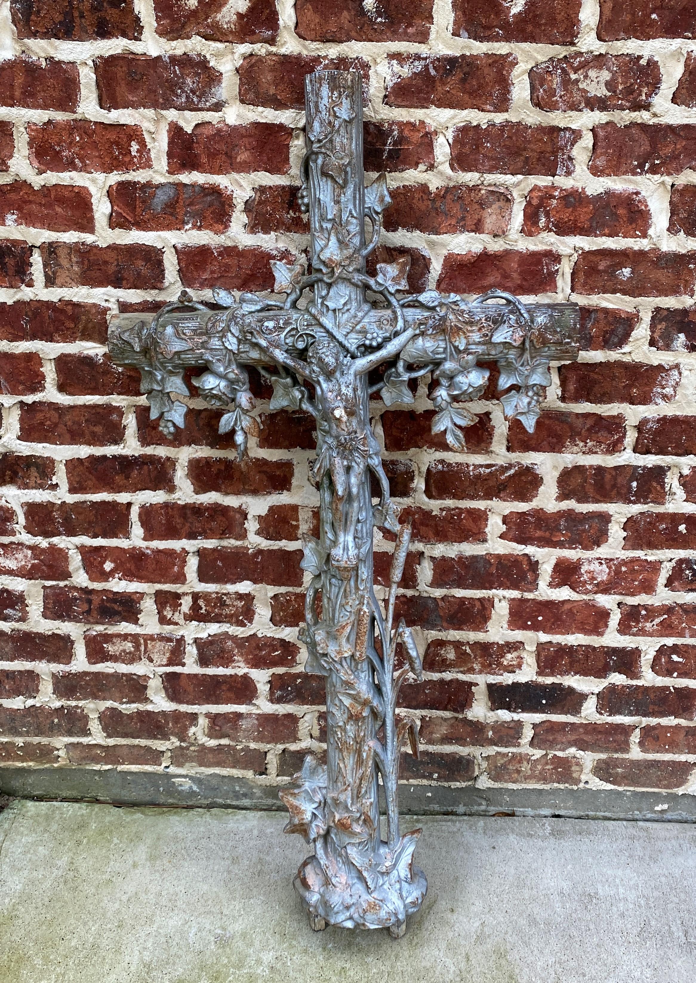 Tall antique french cast iron cross crucifix~~Chapel Church Garden Architectural Yard Cemetery Prayer Room Wall Hanging~~c. 1900

Fabulous details throughout~~original aged patina

 The perfect accent piece for any home or prayer room or as a