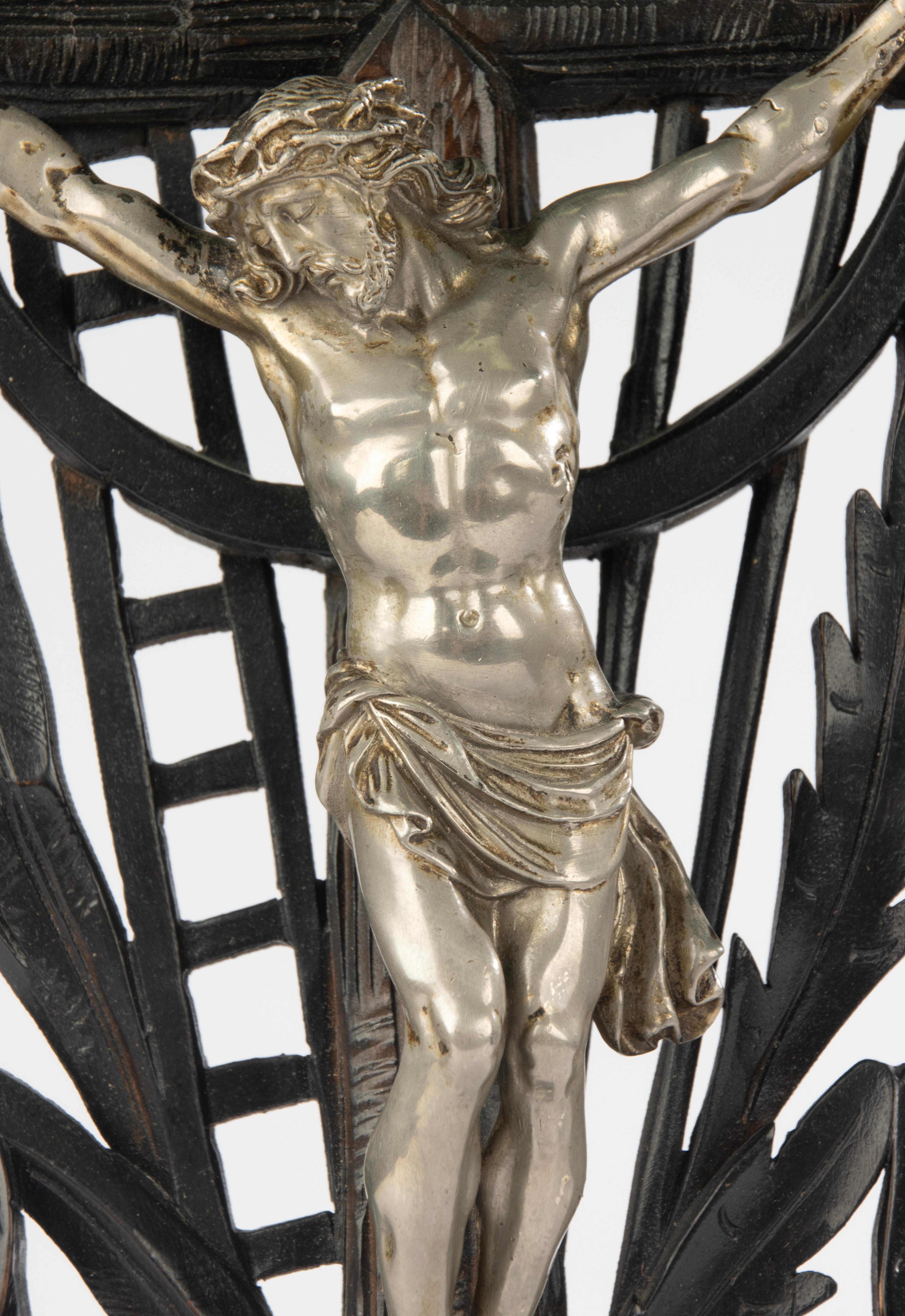 Early 20th Century Antique Crucifix Stand - Silver Plated Jesus Christ - Wood Carved Cross For Sale