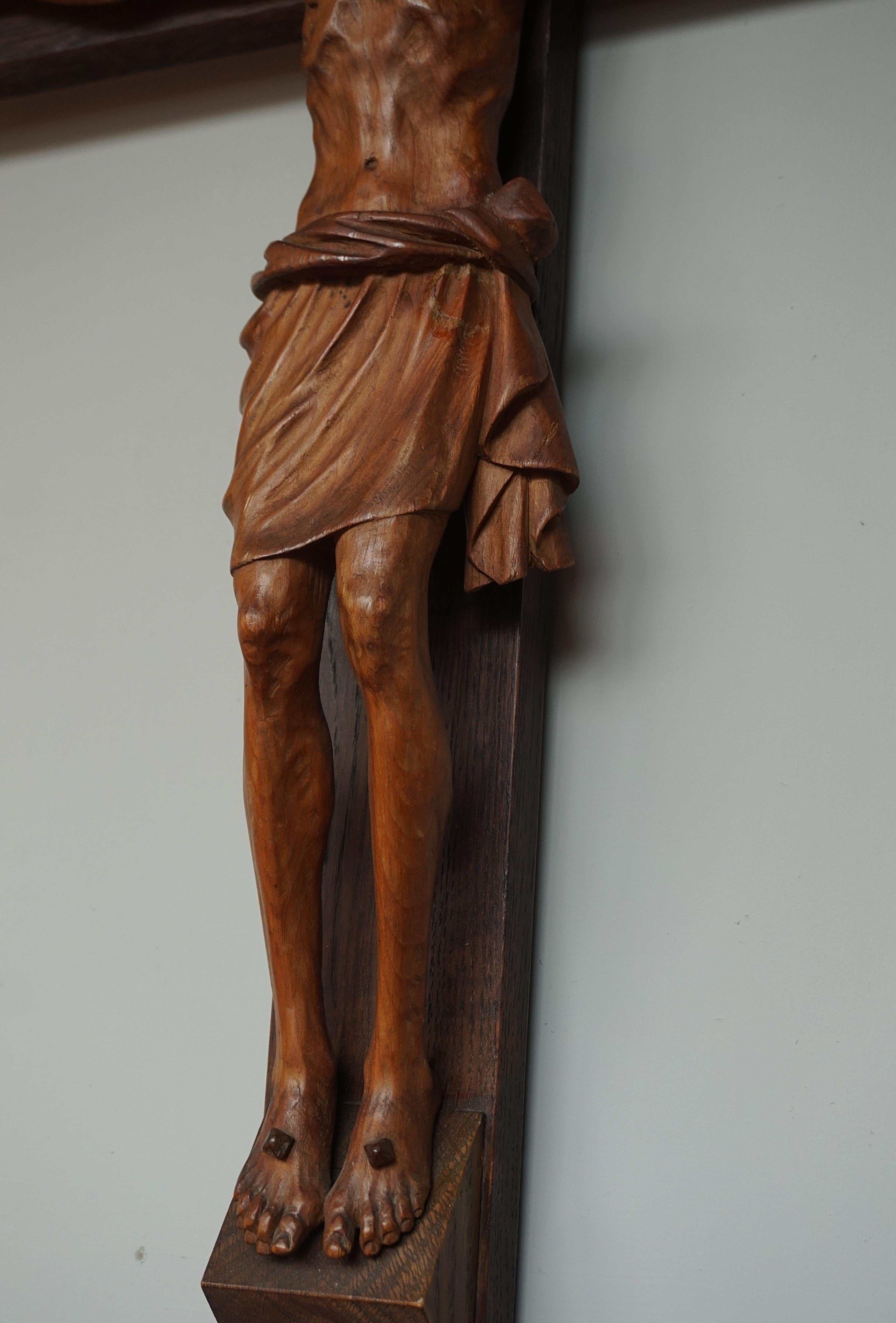 Antique Crucifix w. Quality Hand Carved Jesus Sculpture & King of the Jews Sign In Good Condition In Lisse, NL