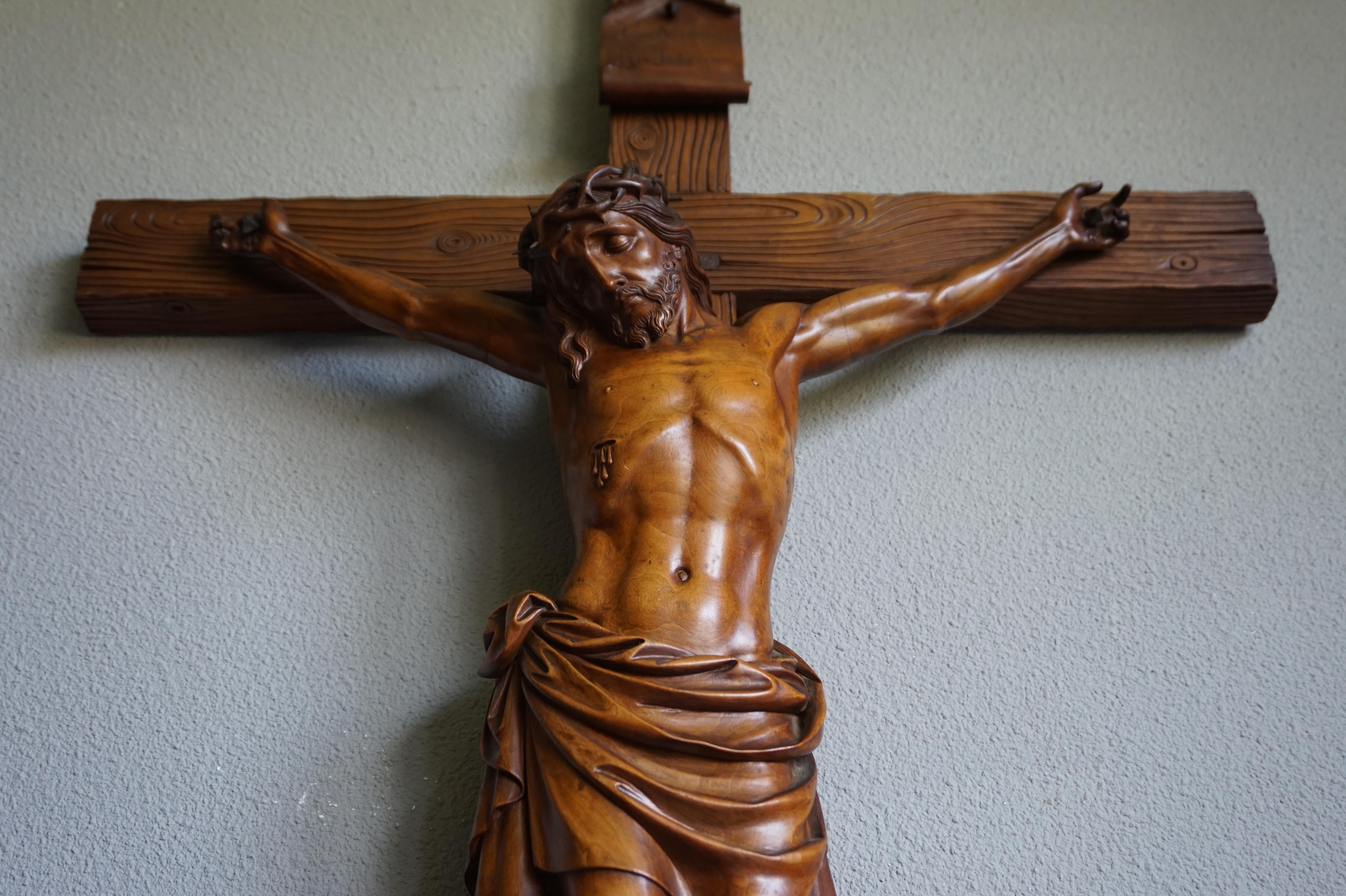 Large and top quality carved crucifix with Latin text 'Jezus Nazarenus, Rex Judaeorum'.

In the course of the past twelve months we have offered and sold a number of top-quality crafted church relics that were part of an extensive private
