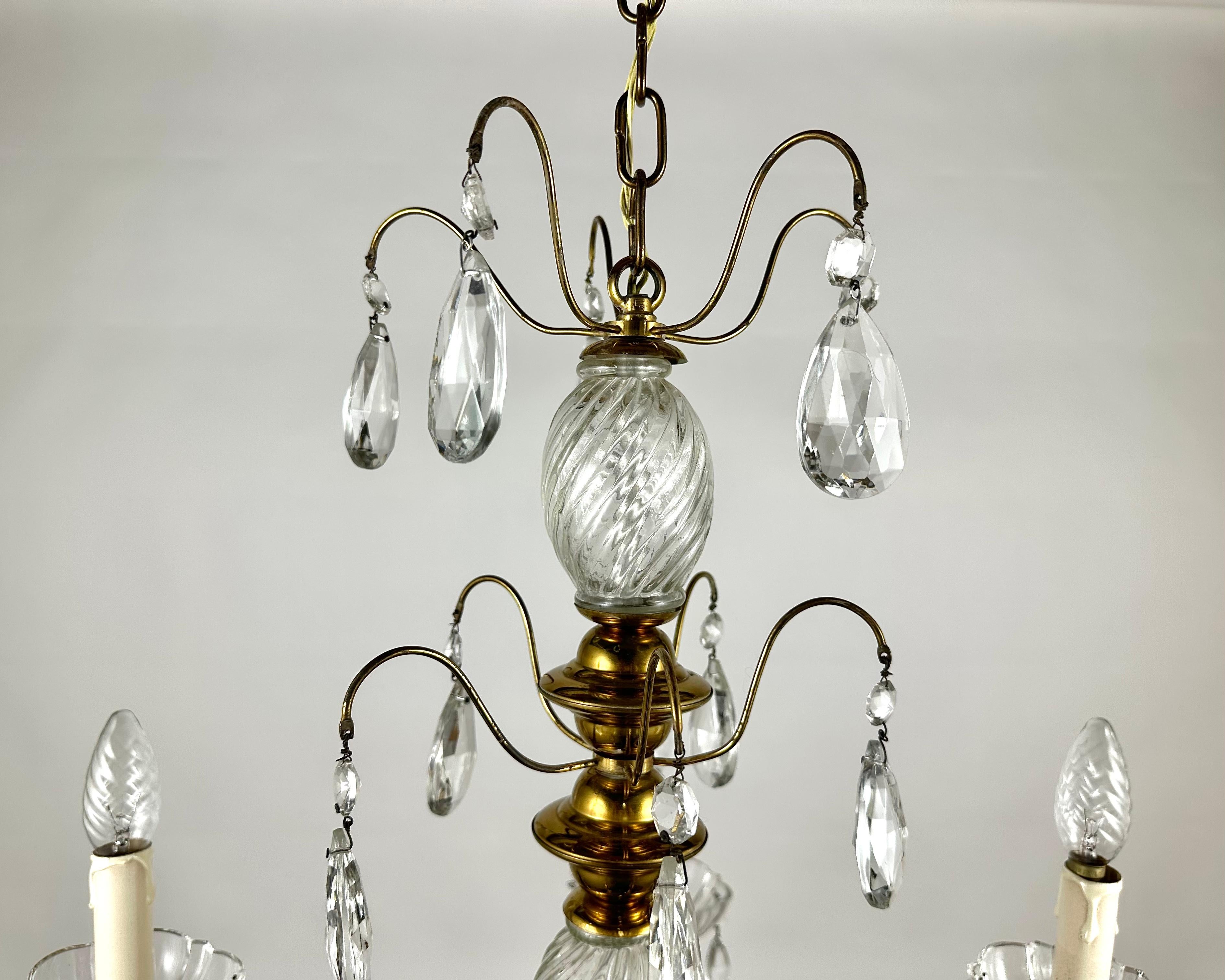Antique Crystal and Gilt Brass Chandelier 1920s, France In Excellent Condition For Sale In Bastogne, BE