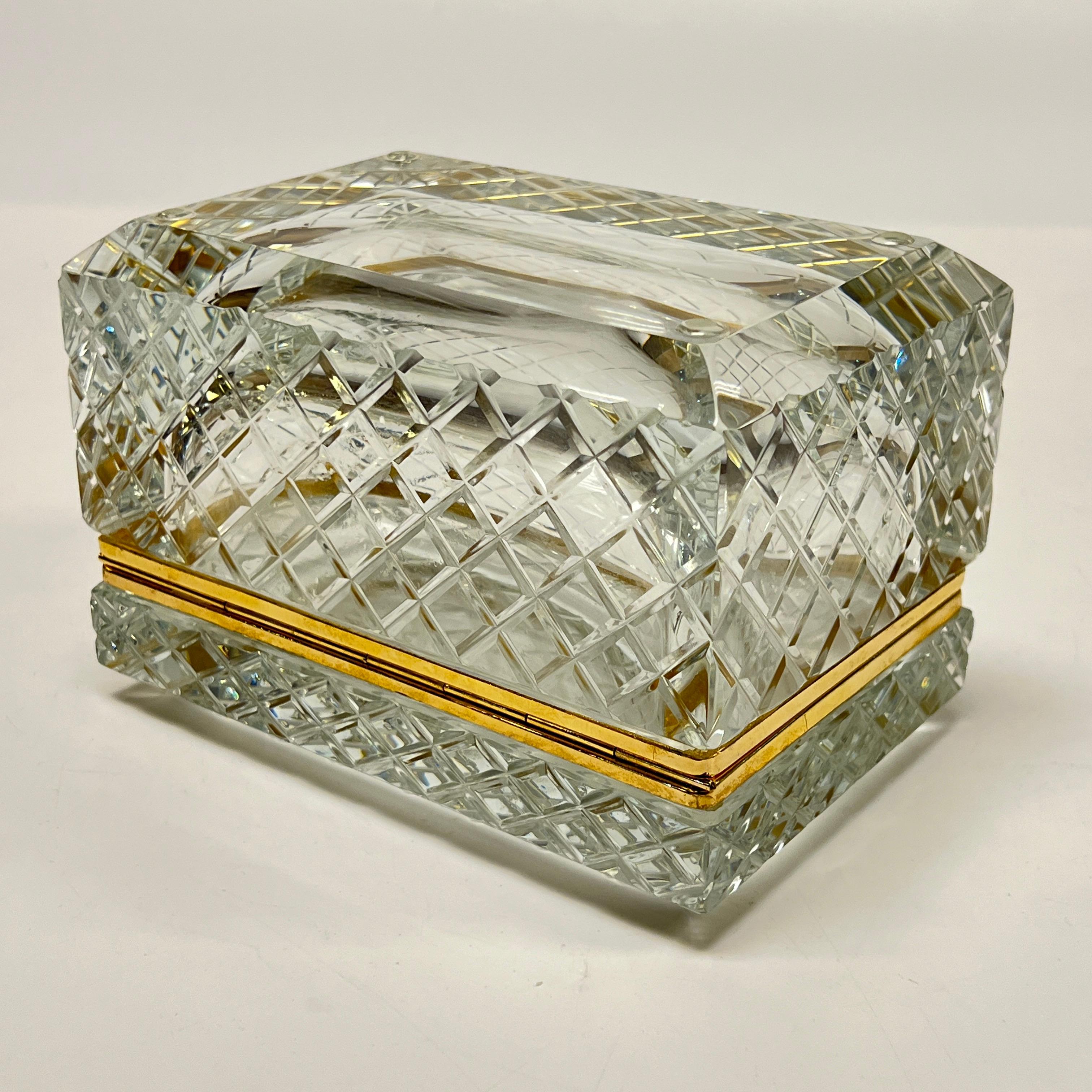 Antiguo Cofre / Caja de Cristal y Latón Dorado en venta 6